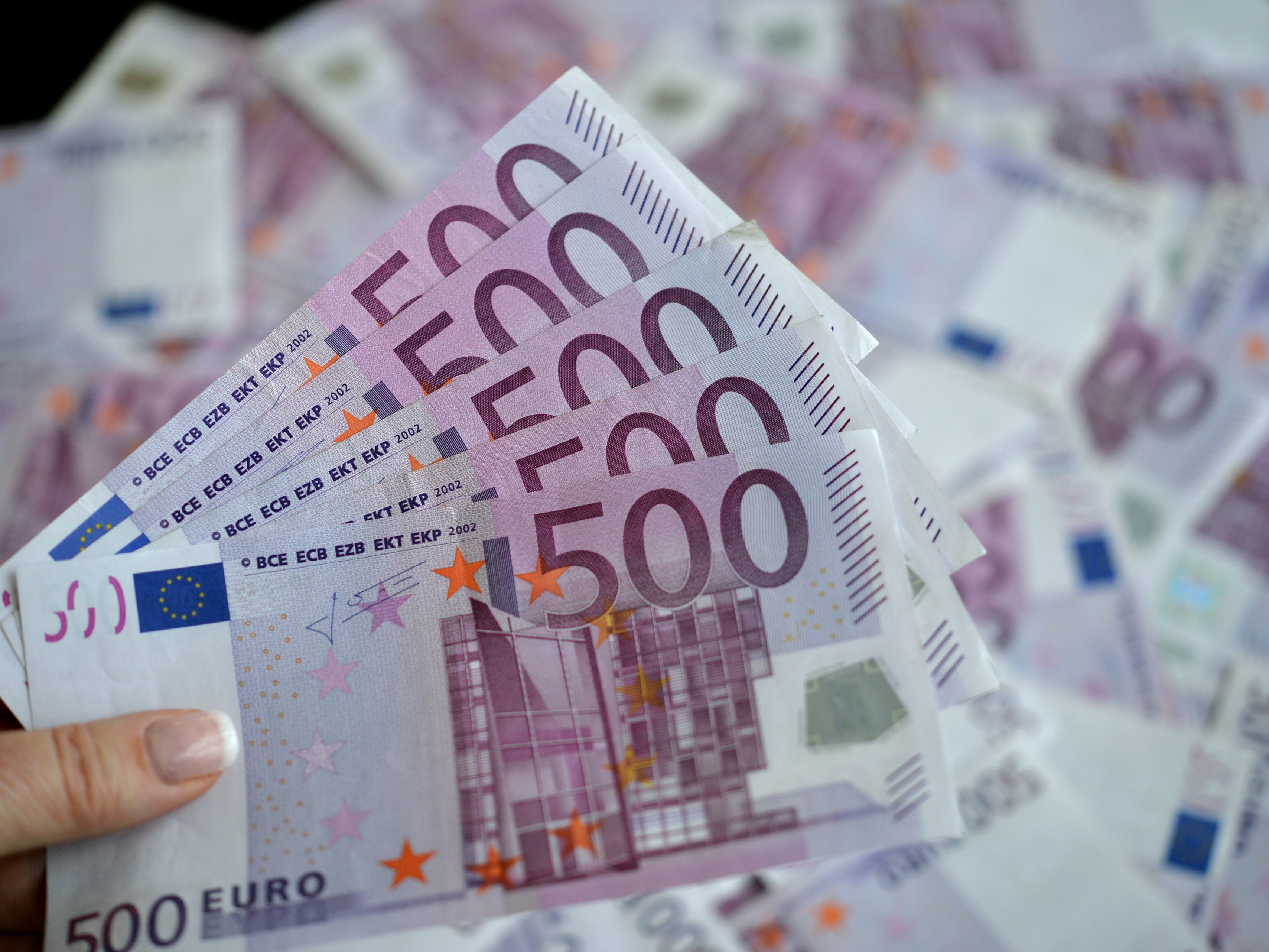 Die durchschnittliche Einkommenssteuerbelastung in Österreich liegt bei 15 Prozent. Die durchschnittliche Einkommenssteuerbelastung in Österreich liegt bei 15 Prozent.