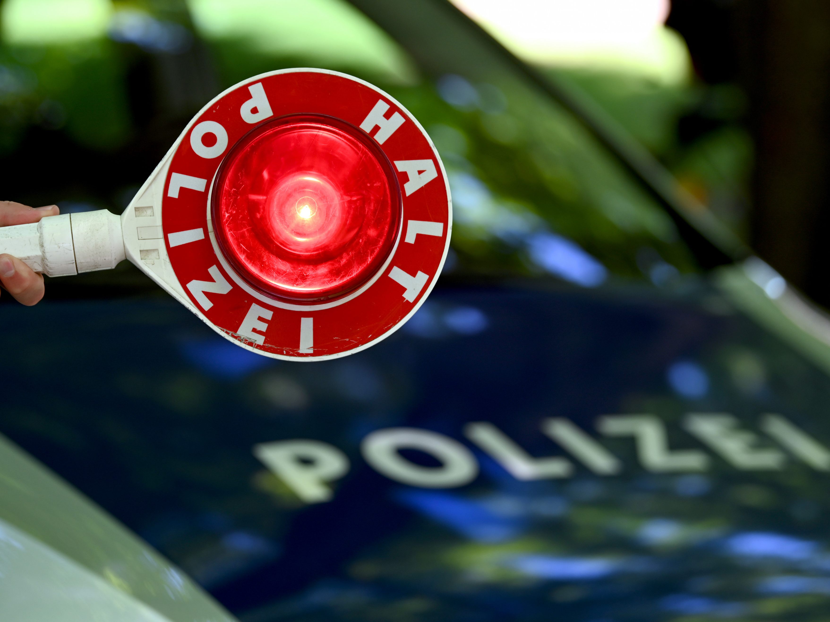 Ein 26-jähriger Drogenlenker flüchtete in Wien-Ottakring vor der Polizei. Ein 26-jähriger Drogenlenker flüchtete in Wien-Ottakring vor der Polizei.