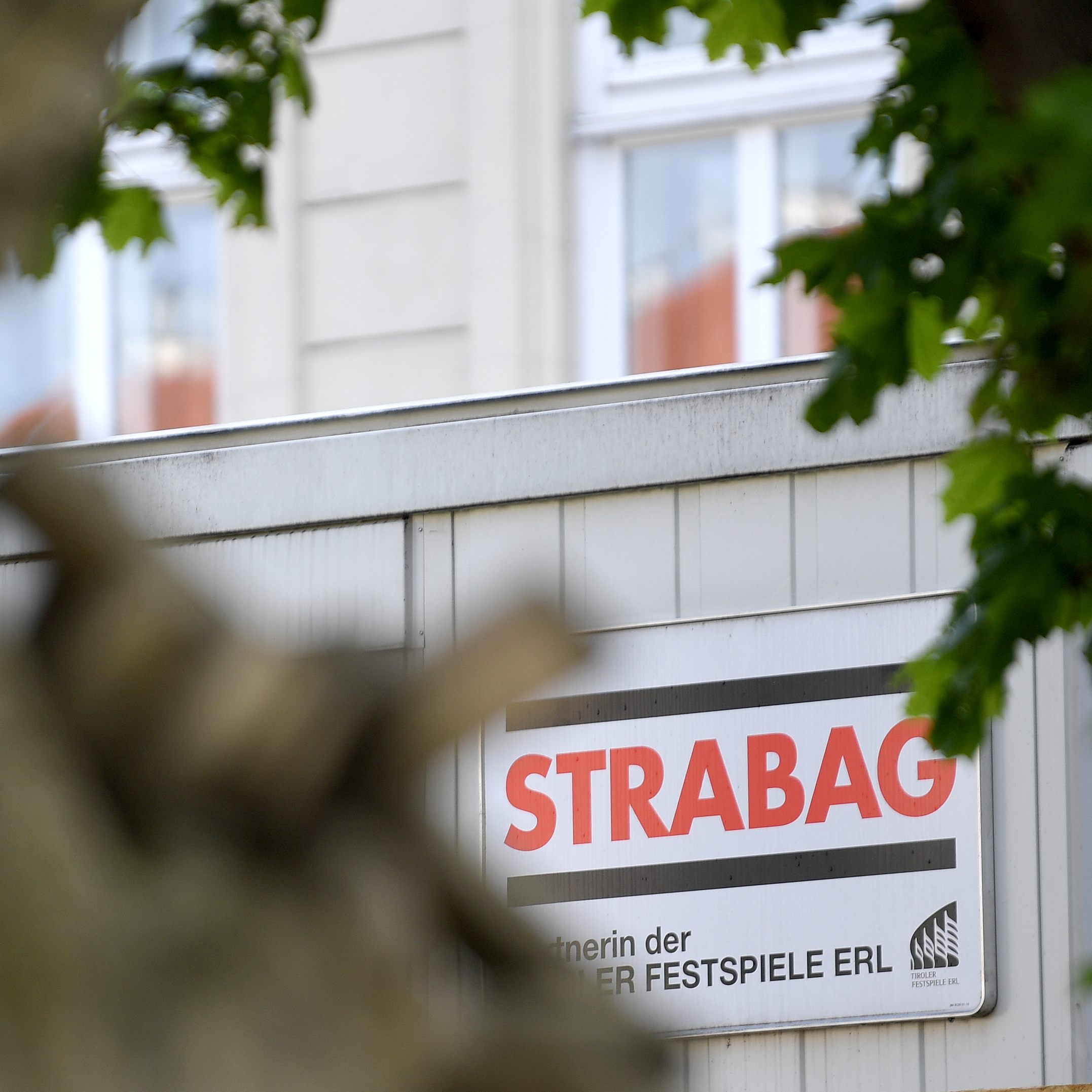 Die Bundeswettbewerbsbehörde zitiert den Bauriesen Strabag vor das Kartellgericht.