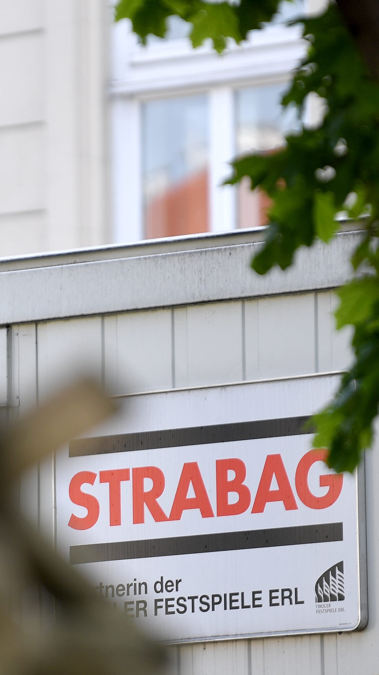 Die Bundeswettbewerbsbehörde zitiert den Bauriesen Strabag vor das Kartellgericht.