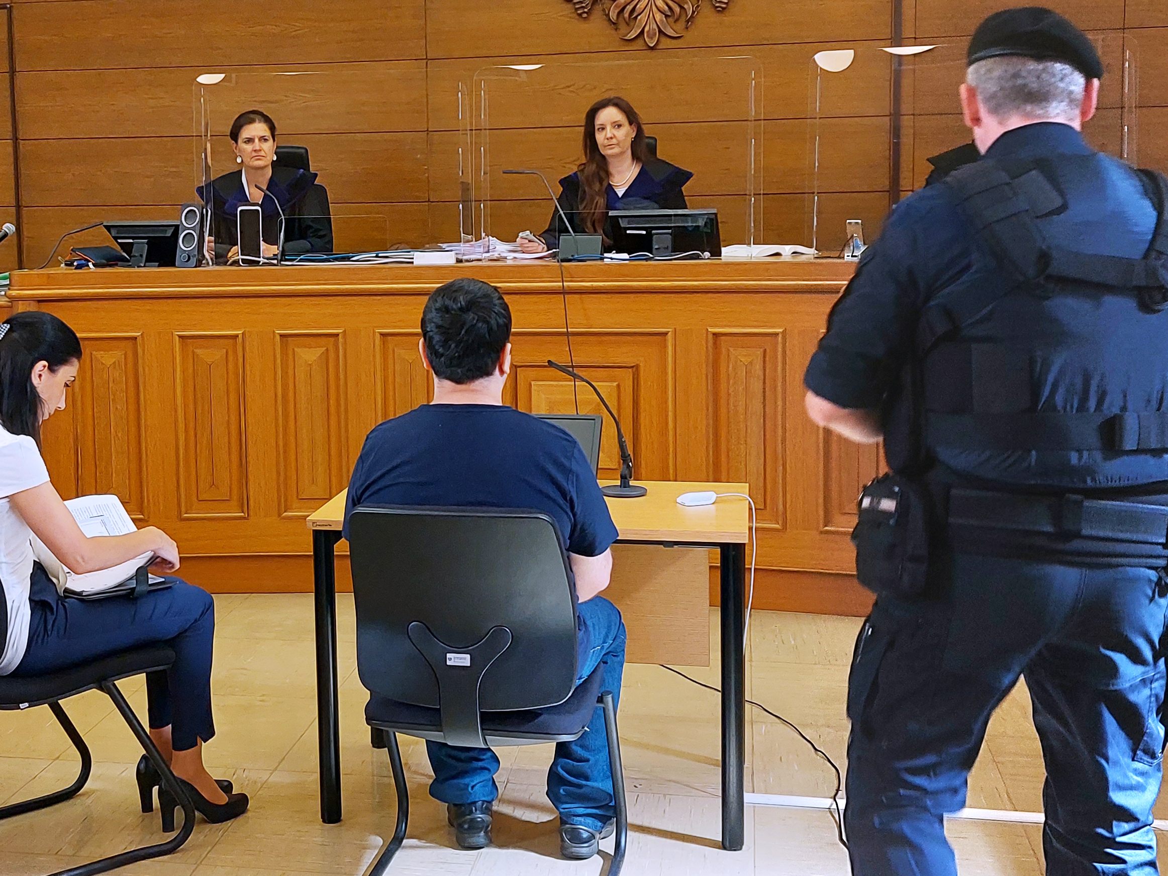 Der Mann, der eine 62-jährige Frau auf offener Straße niedergestochen hat, wird eingewiesen.