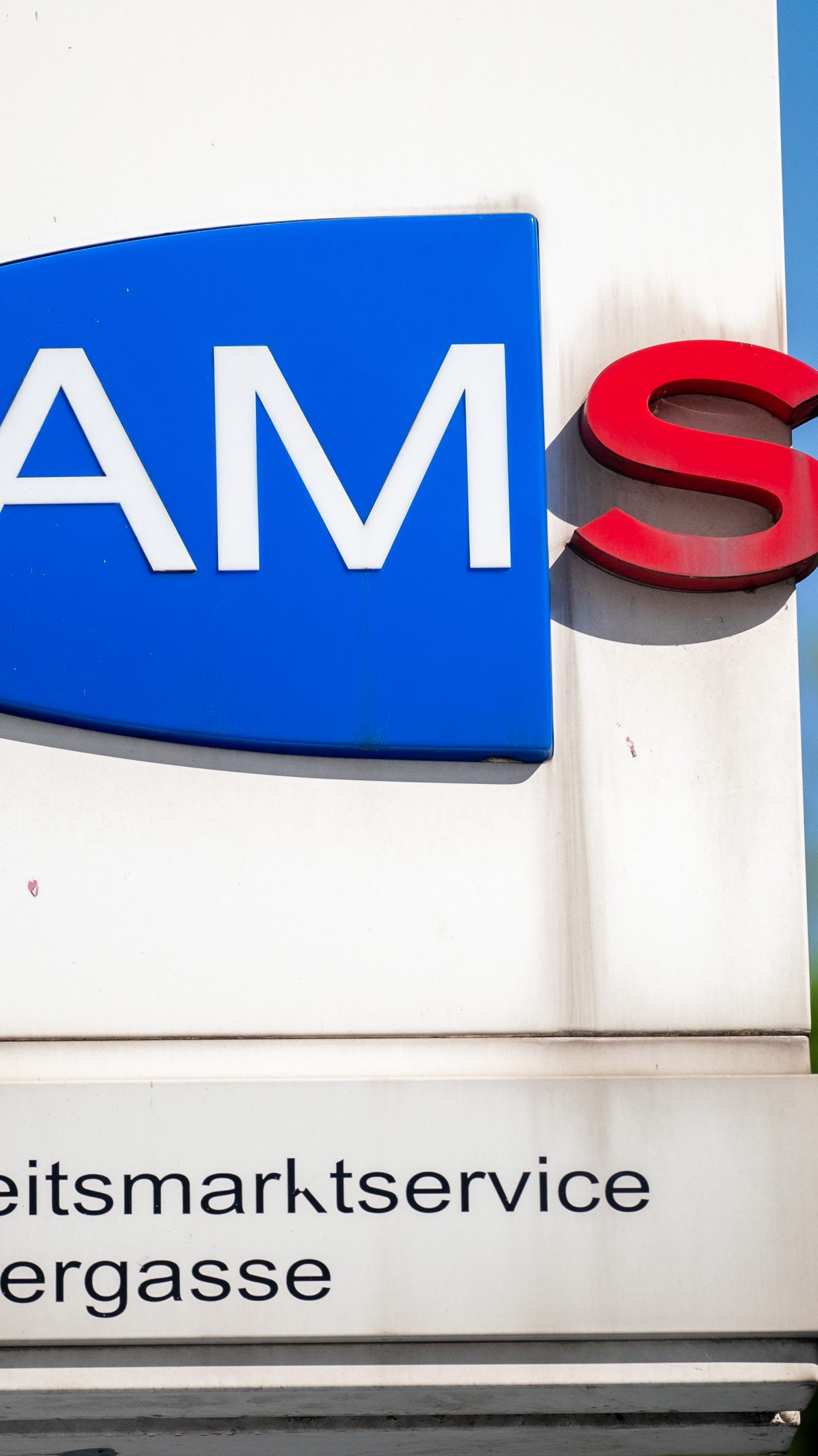 Laut einer WIFO-Studie würden die AMS-Weiterbildungsmaßnahmen gegen die Kluft am Arbeitsmarkt helfen.