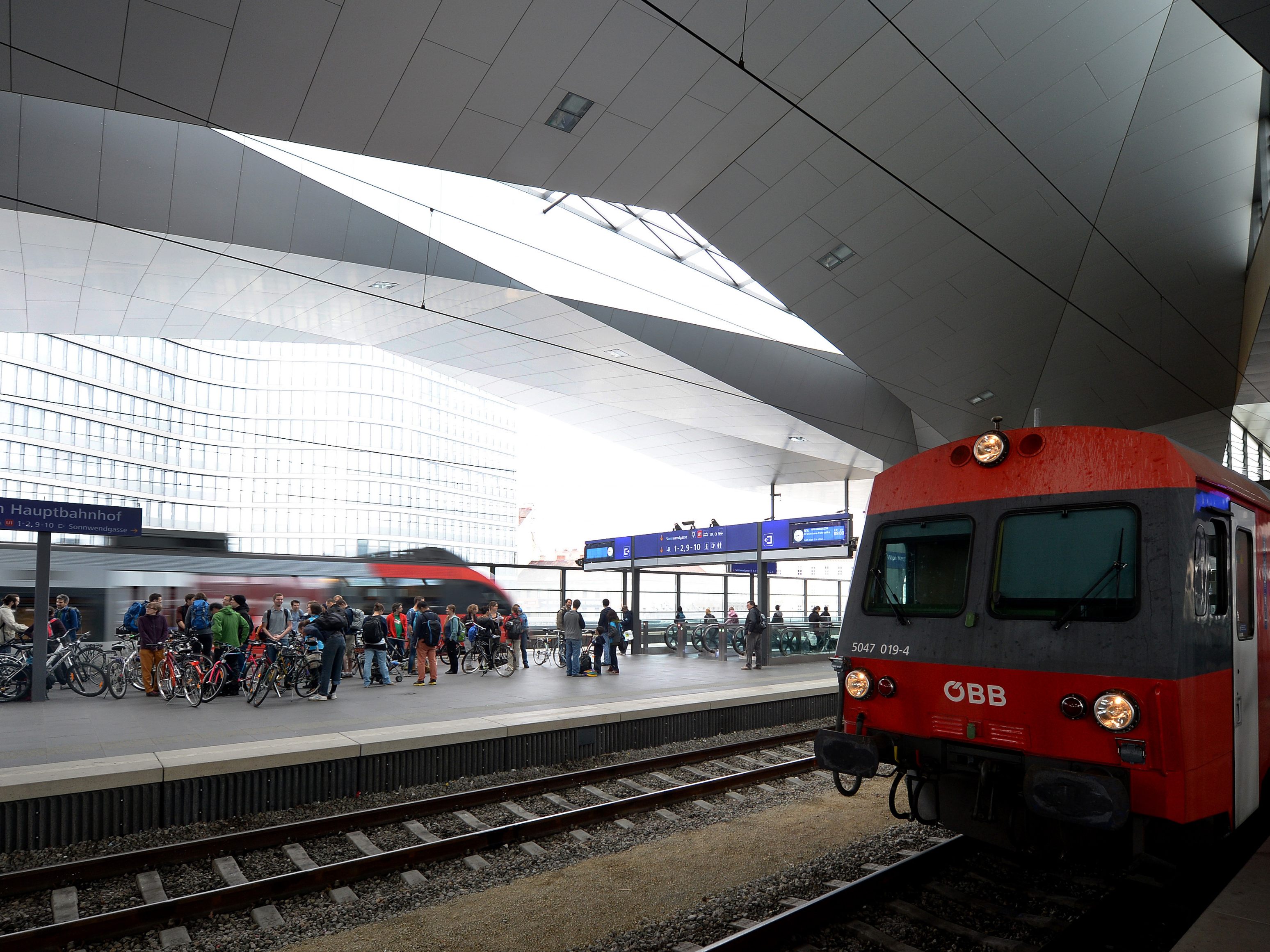 Ungar randalierte in Zug am Wiener Hauptbahnhof.