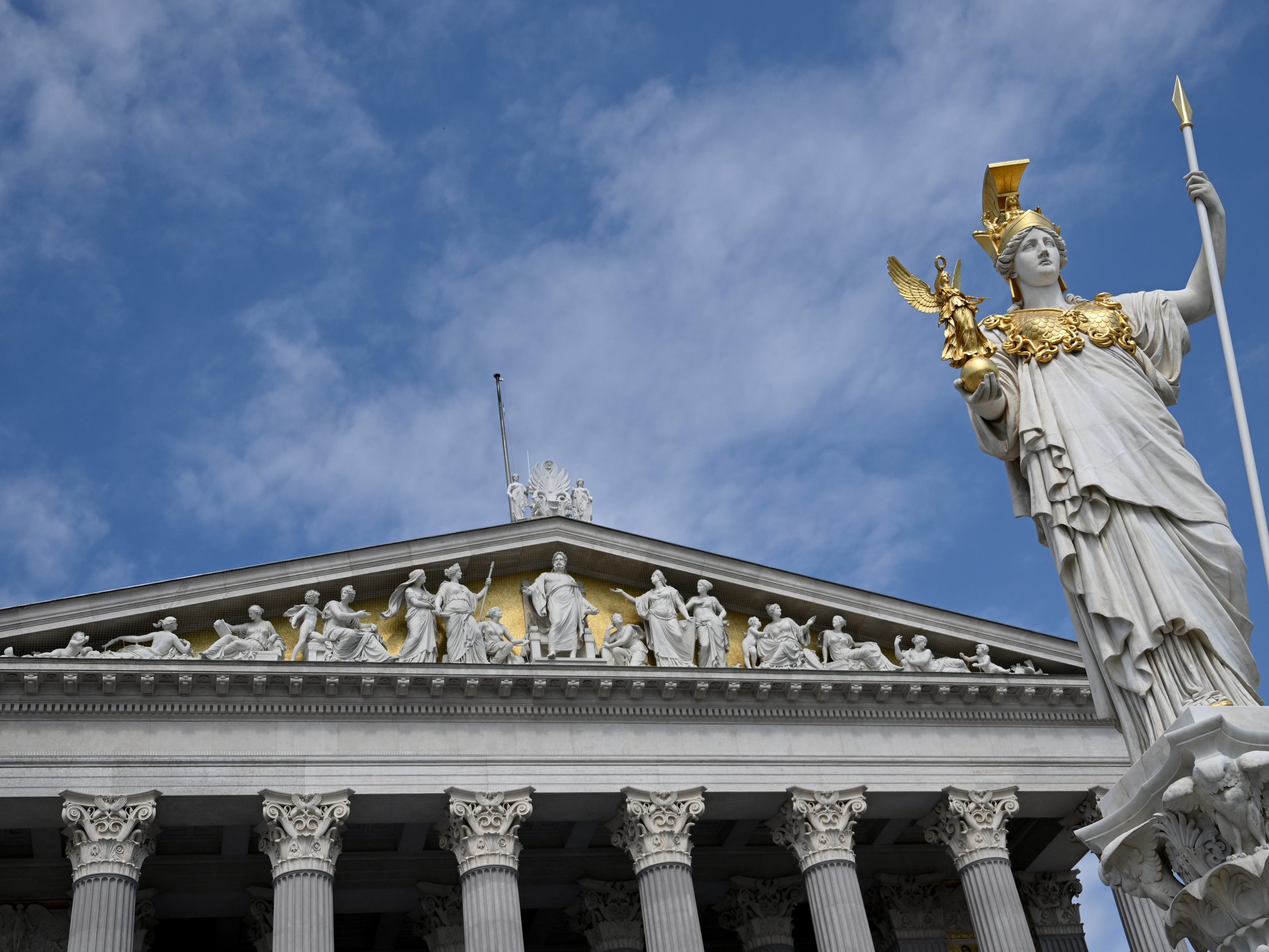 Derzeit gibt es neue Kunst im sanierten Parlamentsgebäude, unter anderem auf eine "Demokratietrompete". Derzeit gibt es neue Kunst im sanierten Parlamentsgebäude, unter anderem auf eine "Demokratietrompete".