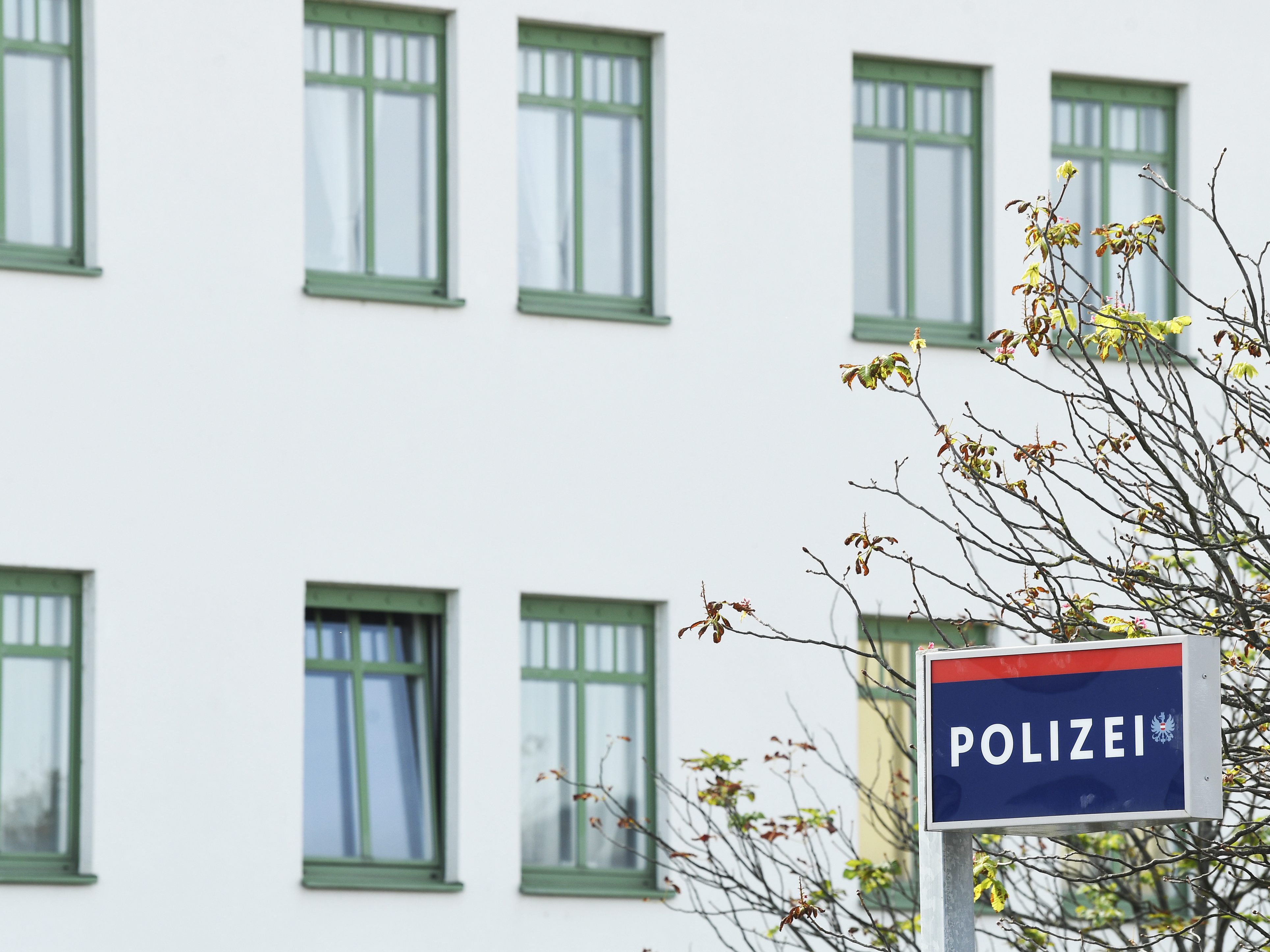 Die Landespolizei Burgenland wurde vergangenen Herbst um 55.000 Euro bestohlen. Das Verfahren gegen den Täter wurde jetzt eingestellt. Die Landespolizei Burgenland wurde vergangenen Herbst um 55.000 Euro bestohlen. Das Verfahren gegen den Täter wurde jetzt eingestellt.