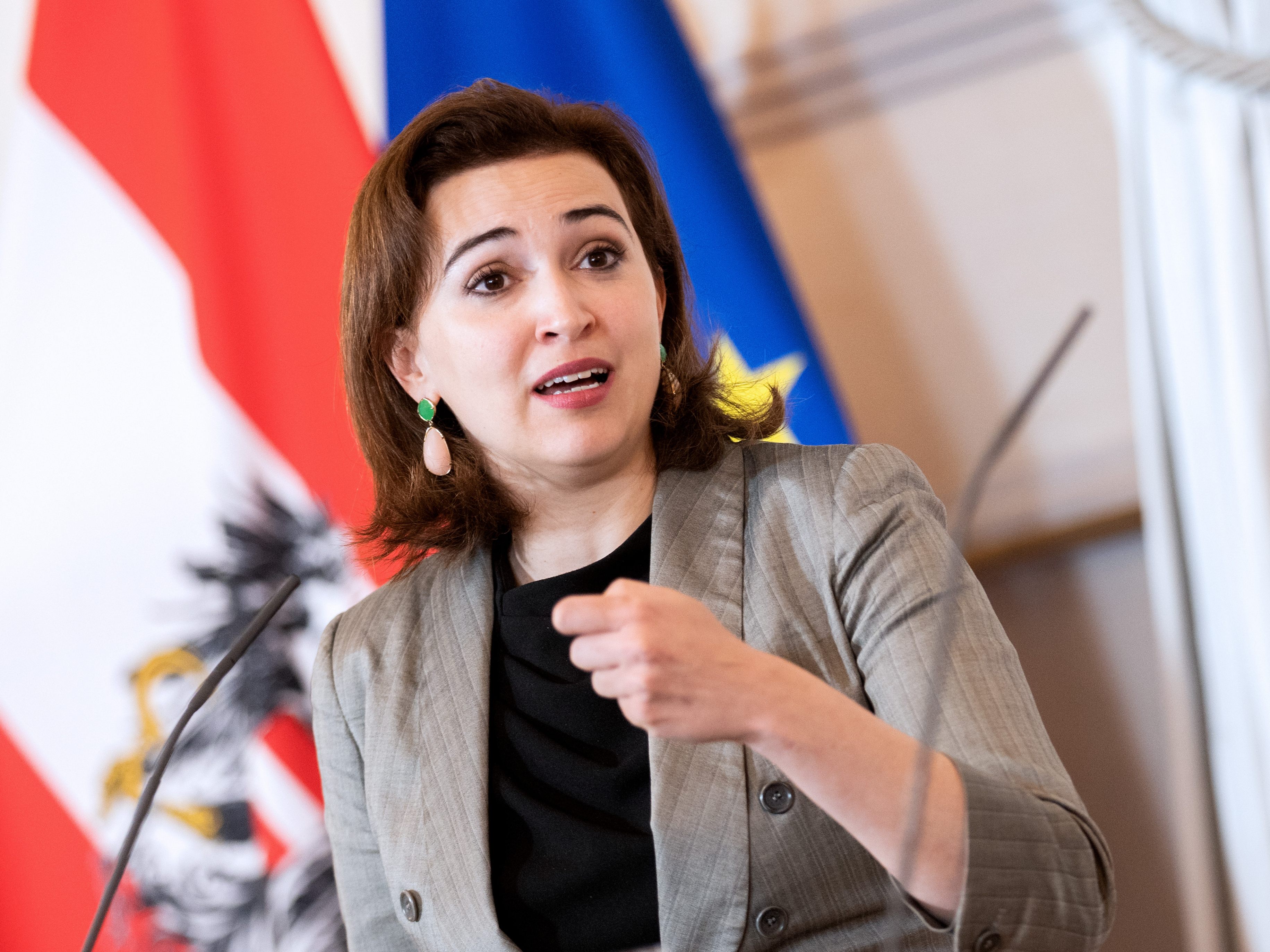 Alma Zadic setzt weiteren Schritt zur Ahnung von Kriegsverbrechen in der Ukraine. Alma Zadic setzt weiteren Schritt zur Ahnung von Kriegsverbrechen in der Ukraine.