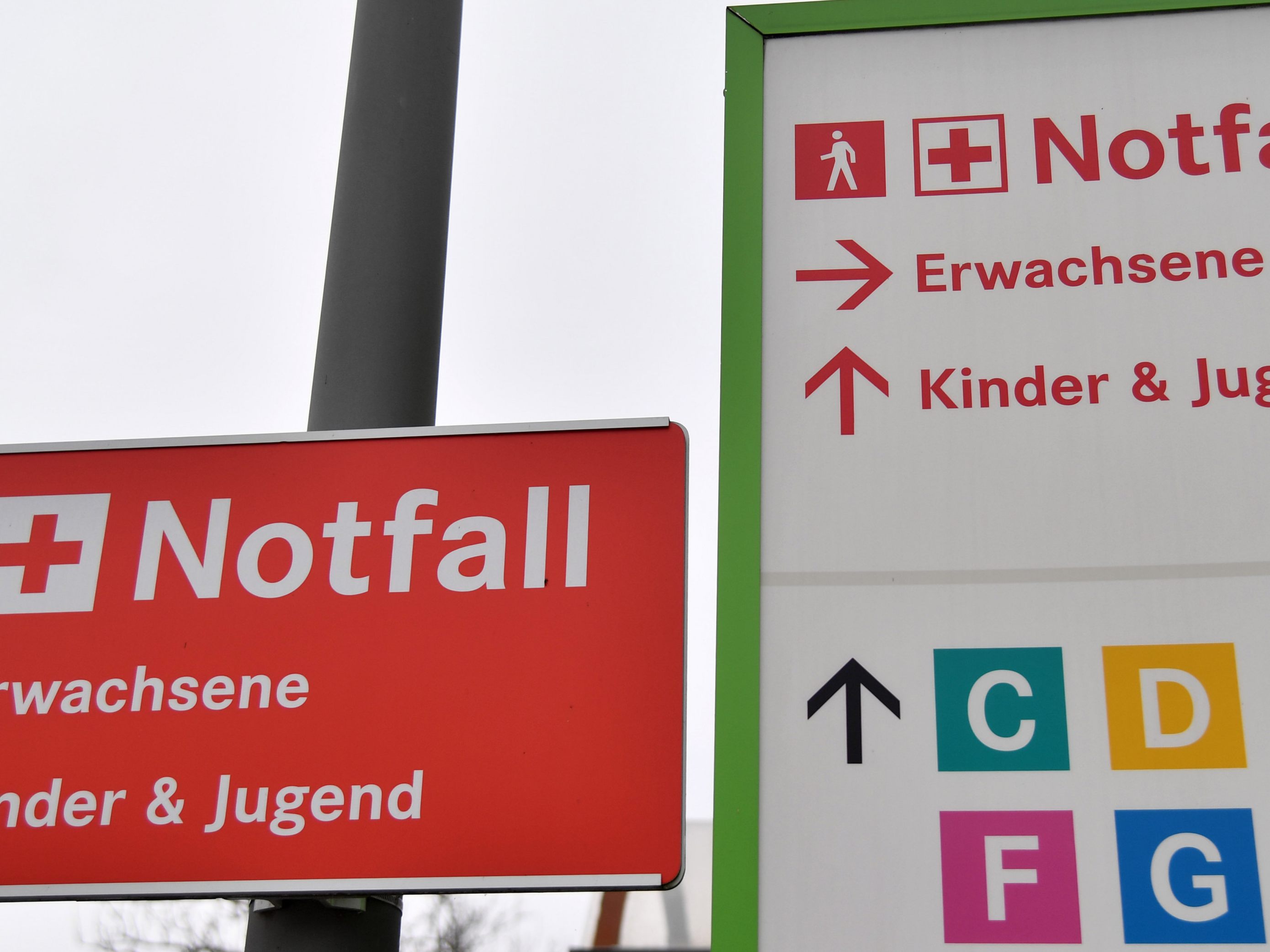 Ein 18-jähriger E-Bike-Lenker wurde in Niederösterreich bei einem Verkehrsunfall lebensgefährlich verletzt. Ein 18-jähriger E-Bike-Lenker wurde in Niederösterreich bei einem Verkehrsunfall lebensgefährlich verletzt.