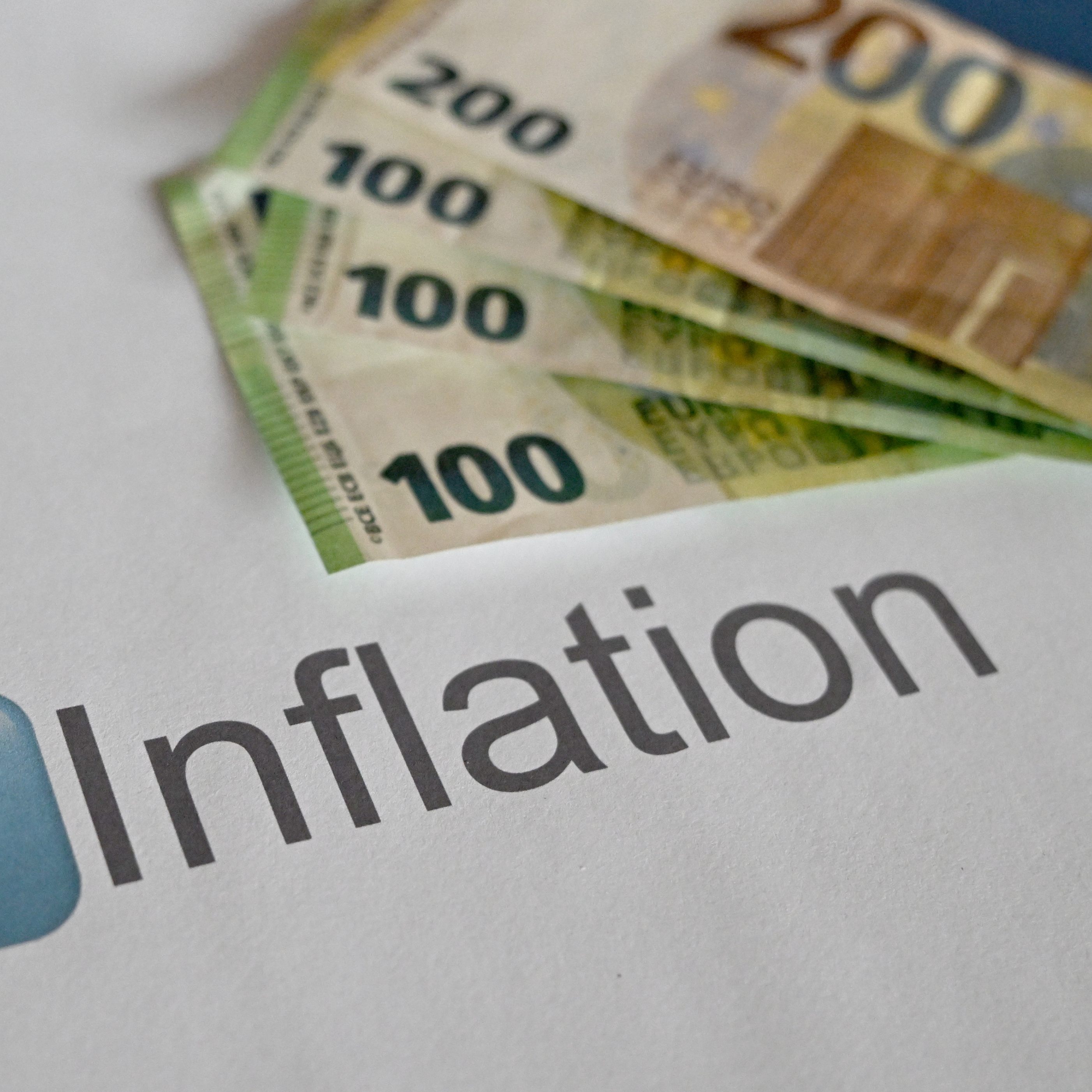 Die Hälfte der Firmenchefs planen, laut Umfrage, keine Anpassung der Gehälter über der Inflationsrate.