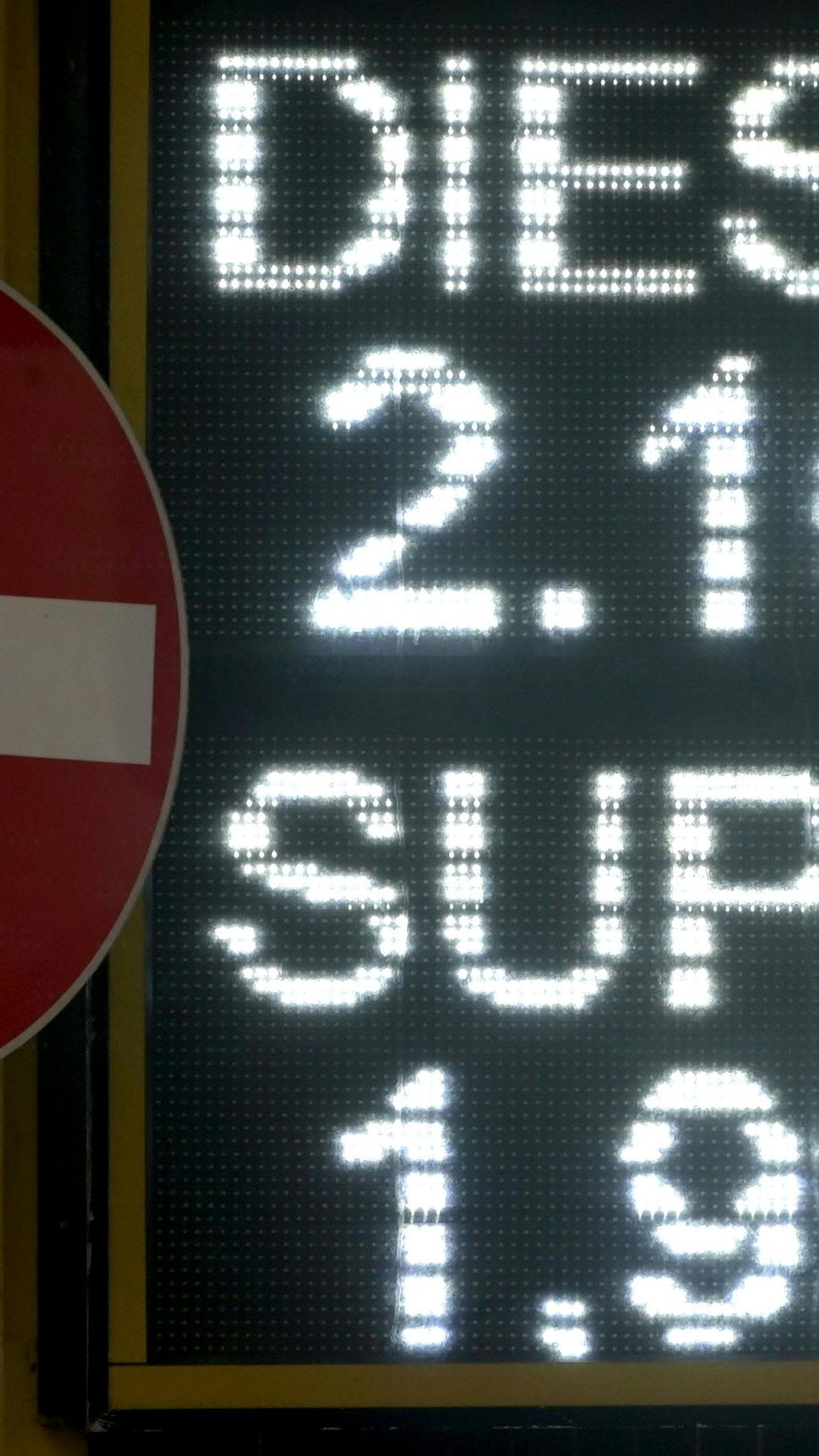 Die Spritpreise betrugen im Juni über 2 Euro.