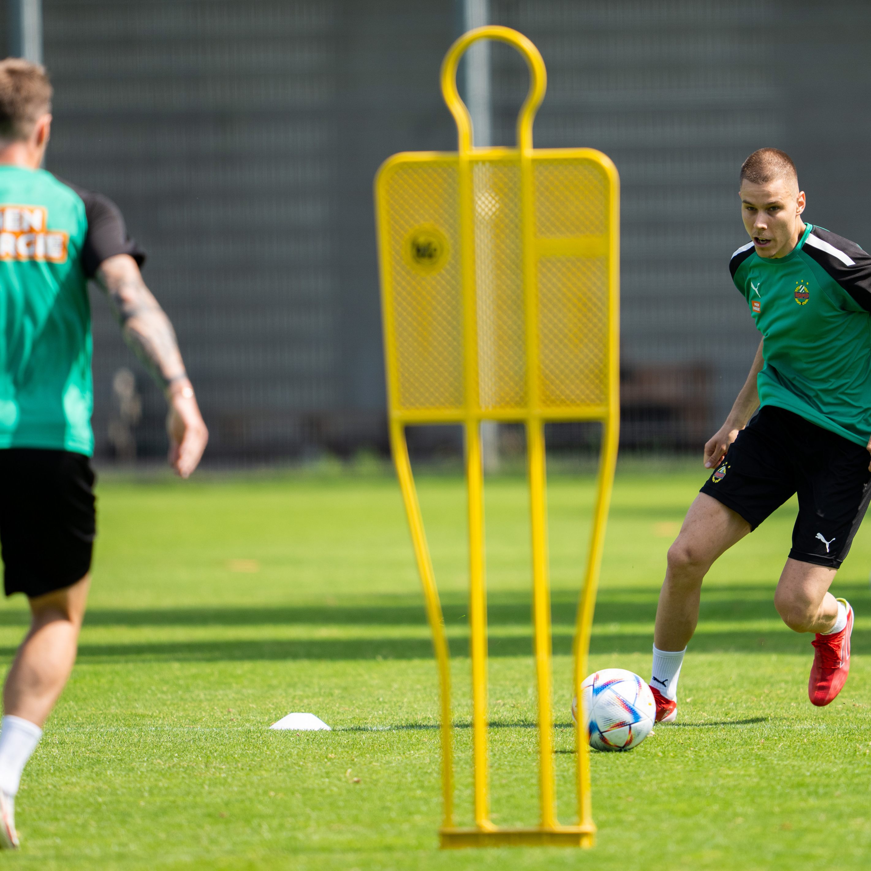 Hier sehen Sie das Conference League-Match zwischen Rapid Wien und Lechia Gdansk live.