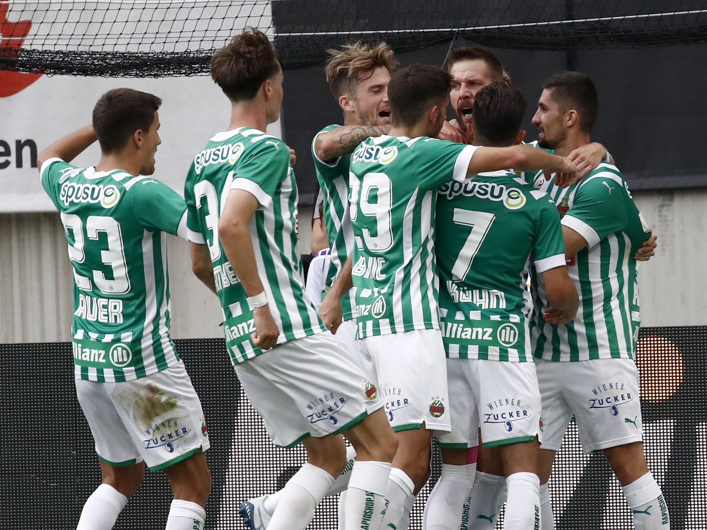 Die Wiener feierten in Klagenfurt nicht nur einen 1:0-Sieg, sondern übernahmen auch die Tabellenführung.
