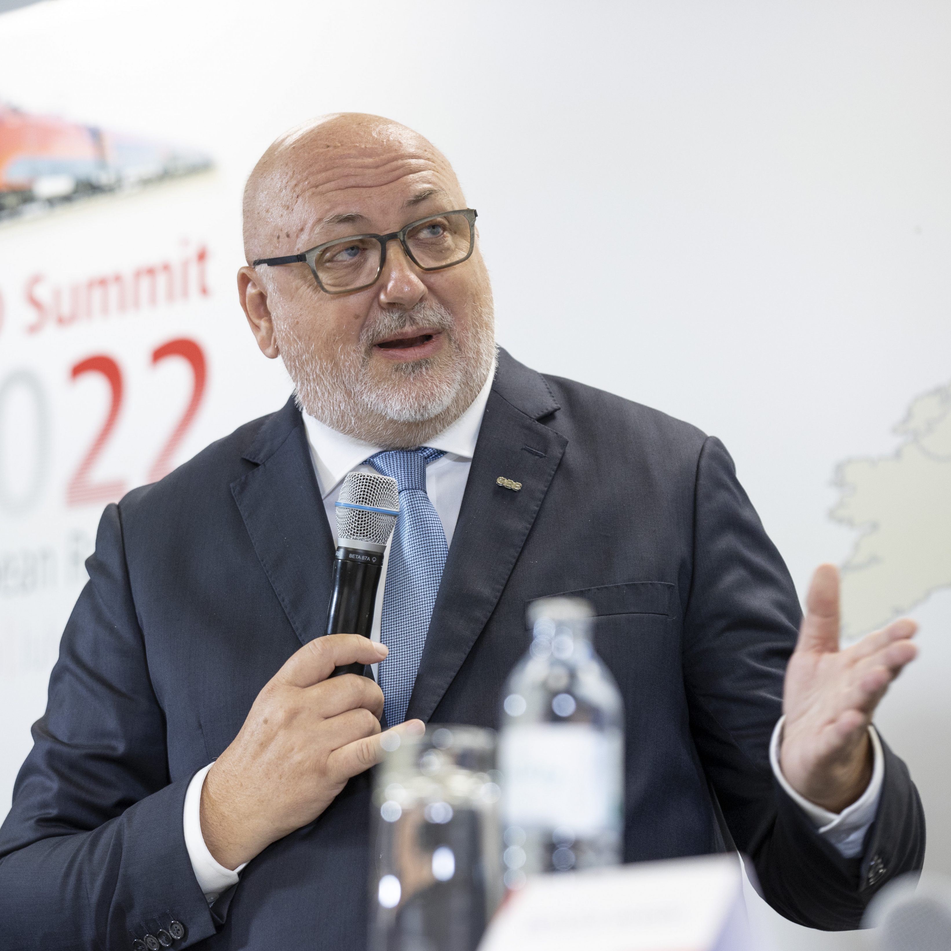 ÖBB-Chef Andreas Matthä kündigt eine Preiserhöhung der Tickets an.