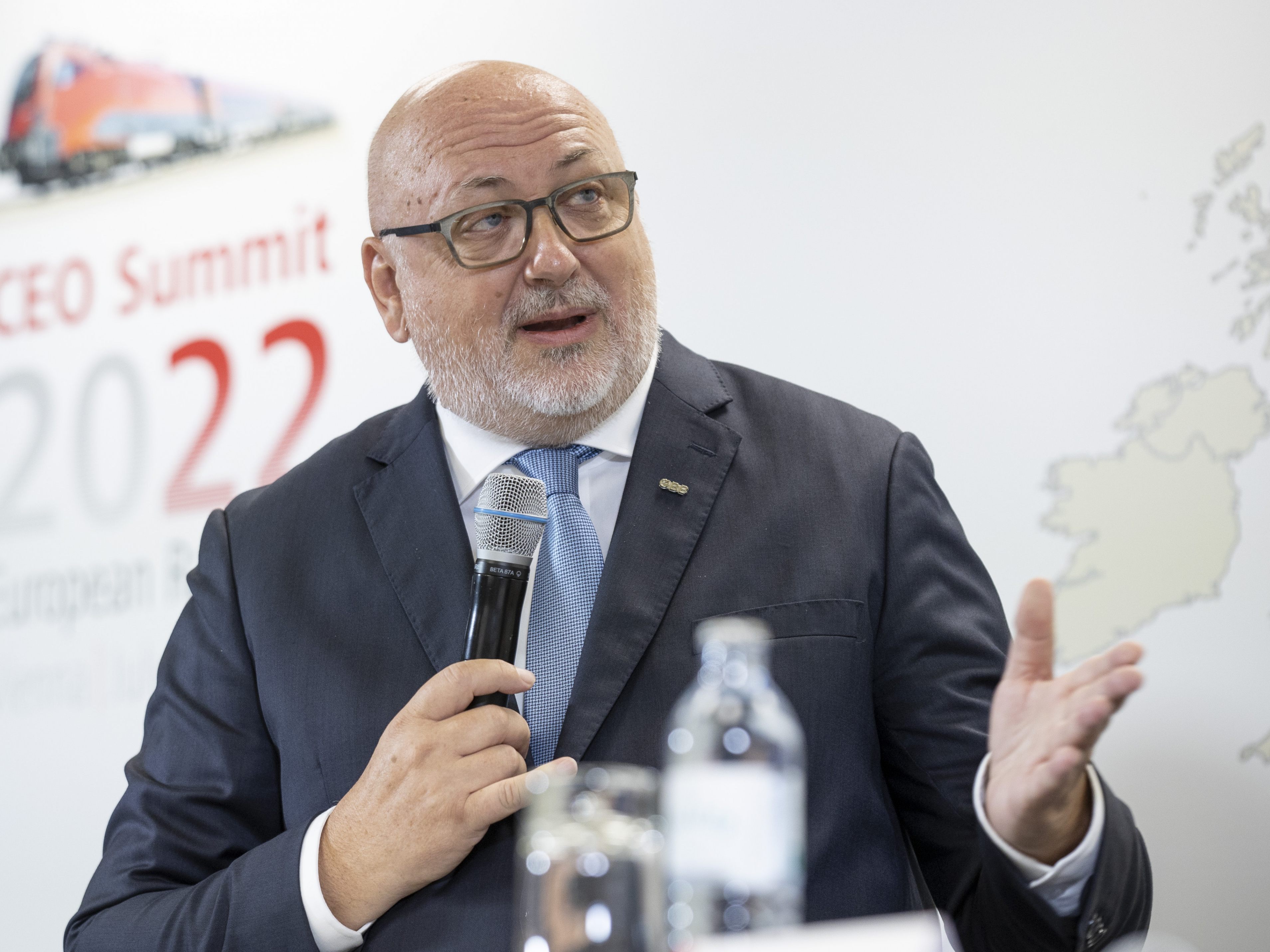 ÖBB-Chef Andreas Matthä kündigt eine Preiserhöhung der Tickets an.
