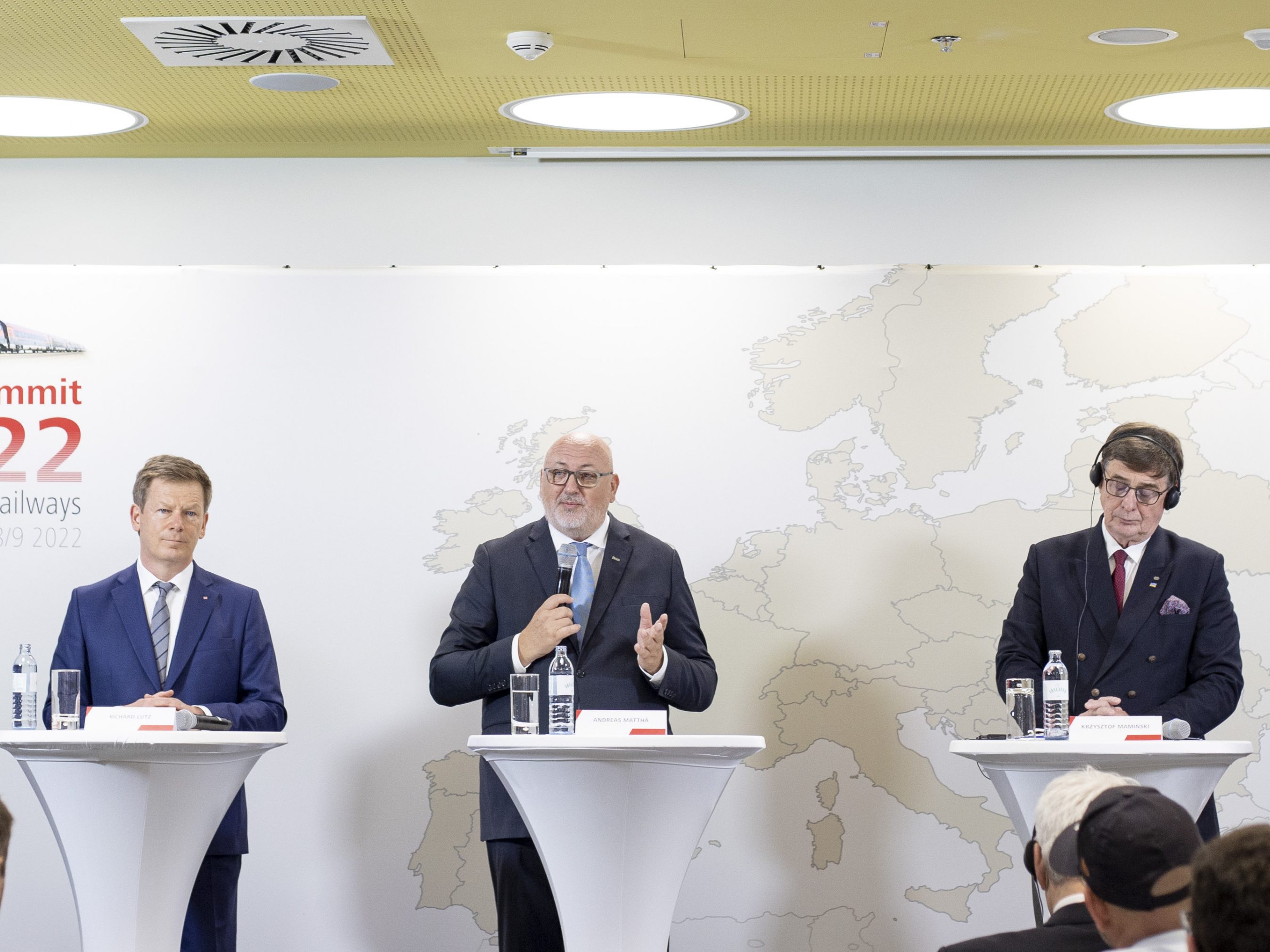 30 europäische Bahnchefs erklärten sich solidarisch mit der Ukraine. 30 europäische Bahnchefs erklärten sich solidarisch mit der Ukraine.