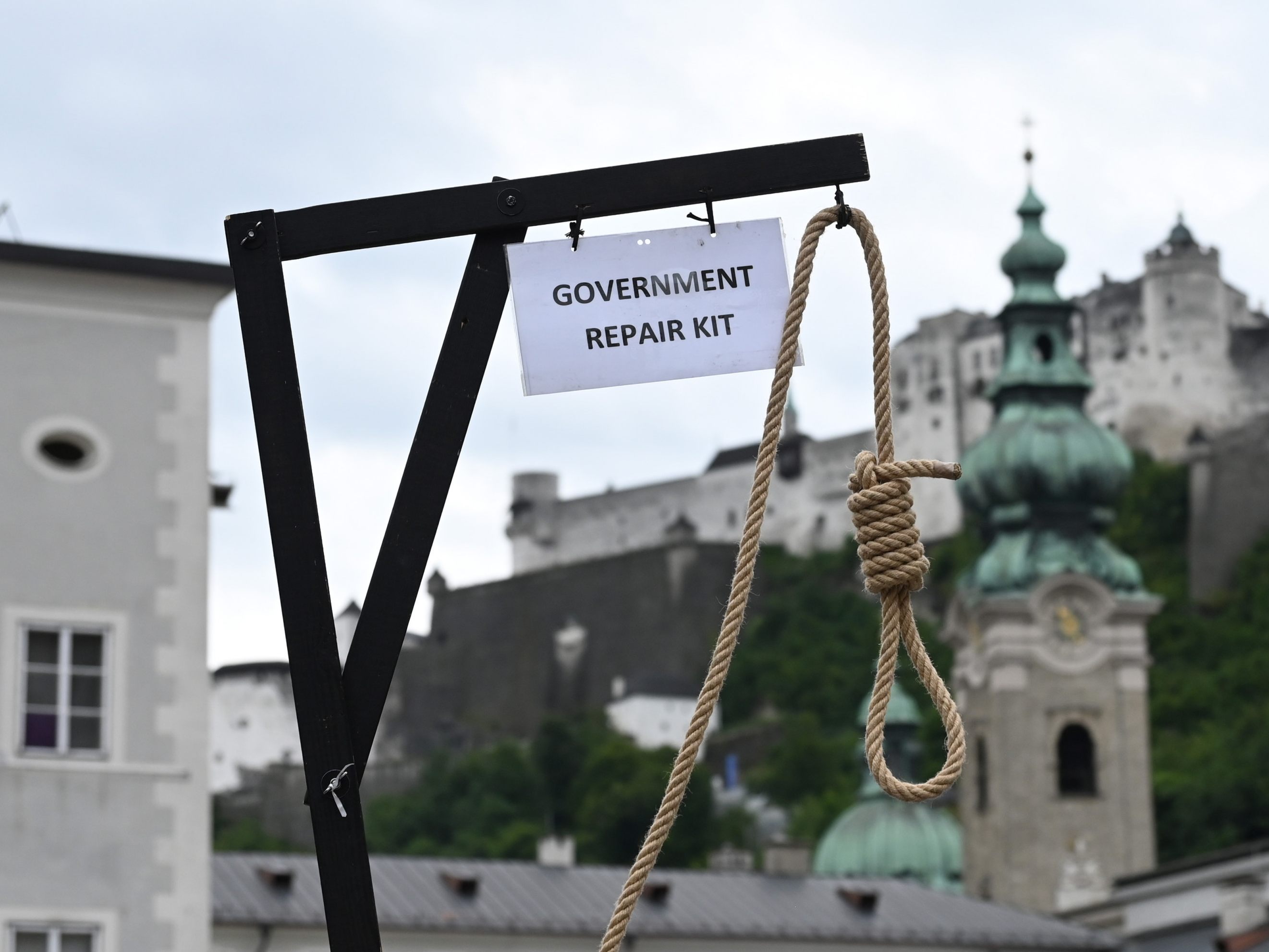 Alexander Van der Bellen wurde auch in Salzburg nicht von allen Anwesenden herzlich empfangen.