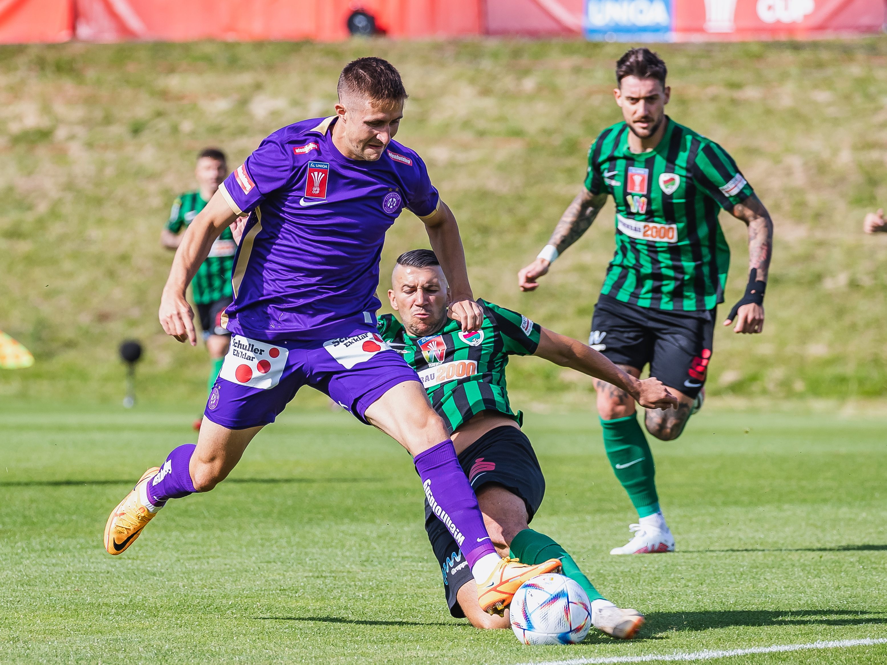 Austria Wien besiegte im Fußball-Cup den FC Wels. Austria Wien besiegte im Fußball-Cup den FC Wels.