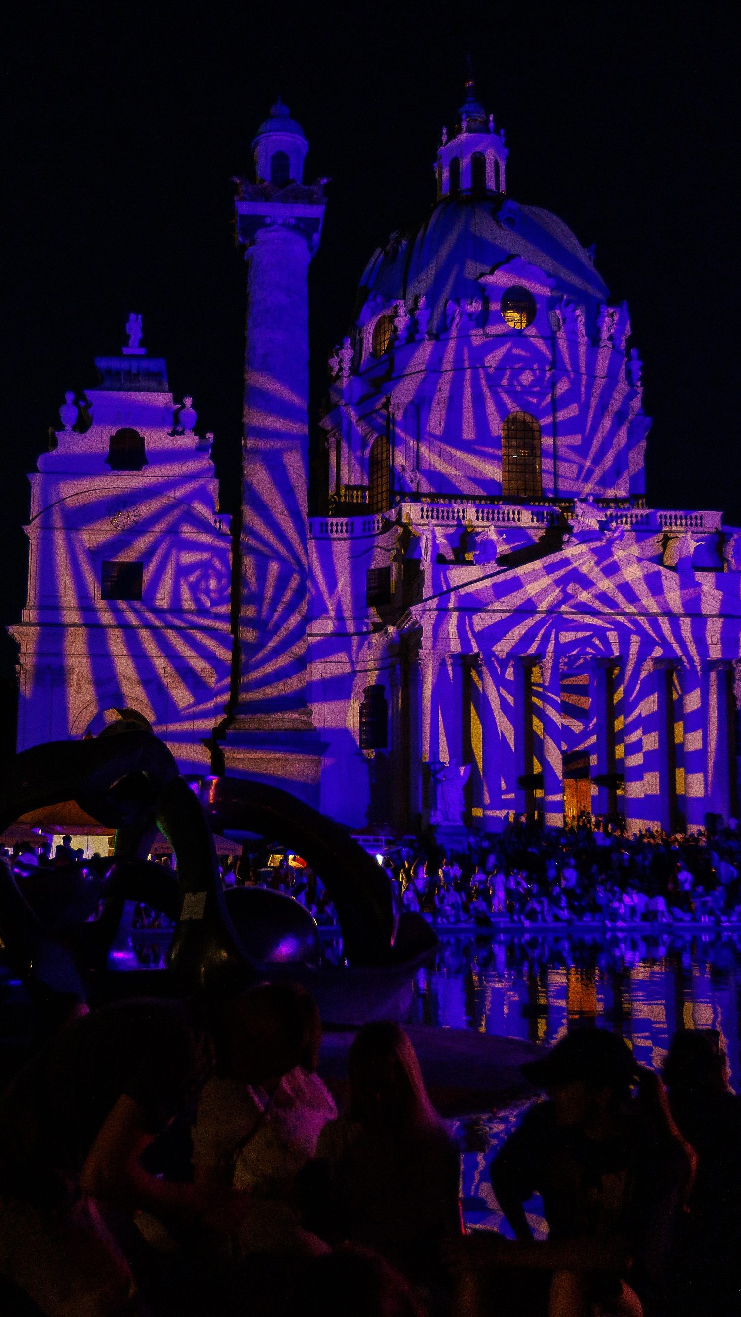 Am Donnerstag ging es mit dem Wiener Popfest los. Das Bild zeigt die Karlskirche (Karlsplatz).
