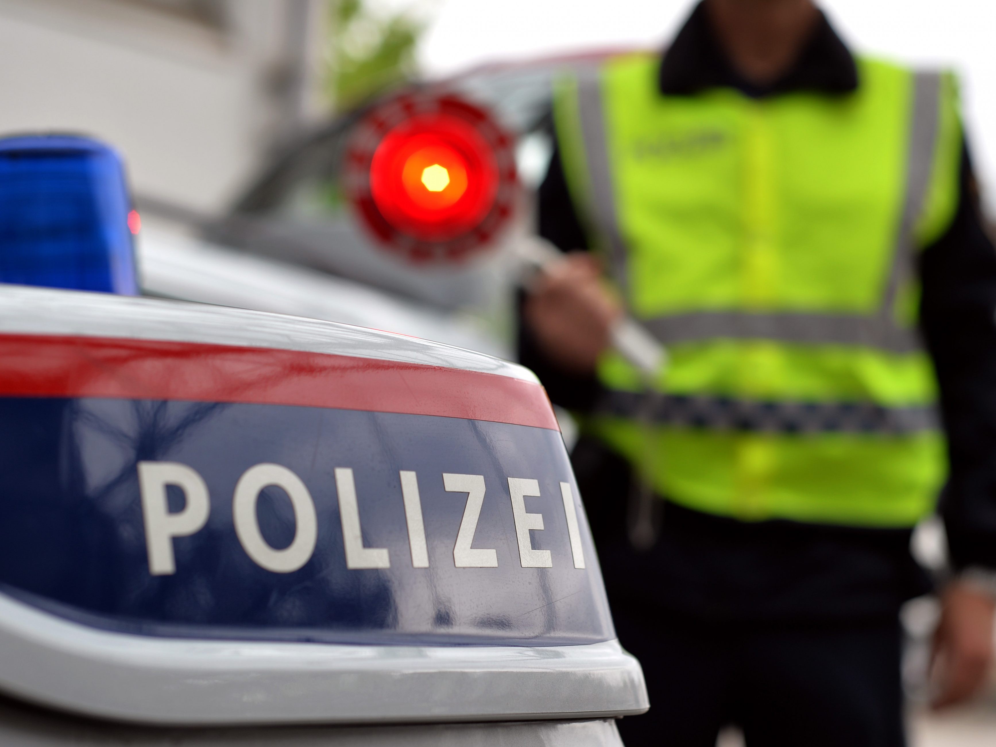11.000 Euro offene Strafen wegen Raserei: Mann in Wien festgenommen.