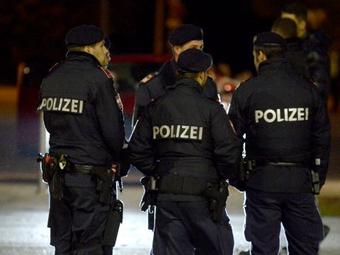 Einbrecher von Donaukanal-Lokal nach Tasereinsatz festgenommen. Einbrecher von Donaukanal-Lokal nach Tasereinsatz festgenommen.