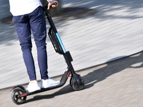 E-Scooter-Fahrer wollte nach Crash in Wien Unfallgegner erpressen. E-Scooter-Fahrer wollte nach Crash in Wien Unfallgegner erpressen.