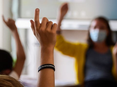 Corona an Schulen: Flächendeckende Schulschließungen "keine Option mehr". Corona an Schulen: Flächendeckende Schulschließungen "keine Option mehr".