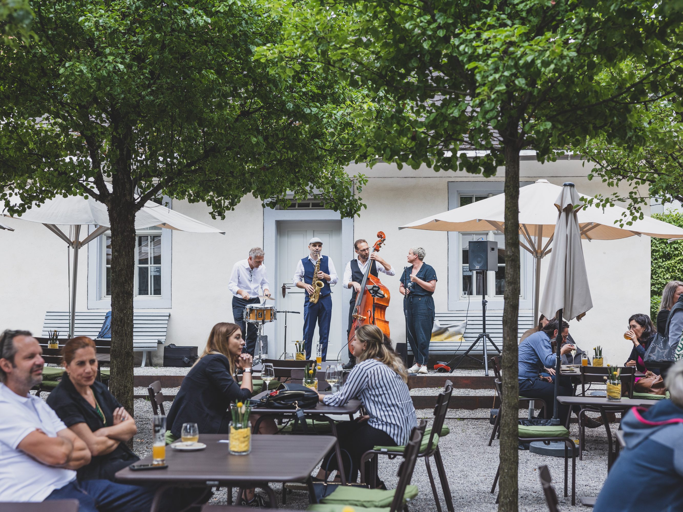 Bodensee-Vorarlberg Tourismus feierte den Tourismustag 2022 mit Partner:innen und der Martina Breznik Jazz Band im Bio-Restaurant Moritz in Hohenems. Bodensee-Vorarlberg Tourismus feierte den Tourismustag 2022 mit Partner:innen und der Martina Breznik Jazz Band im Bio-Restaurant Moritz in Hohenems.