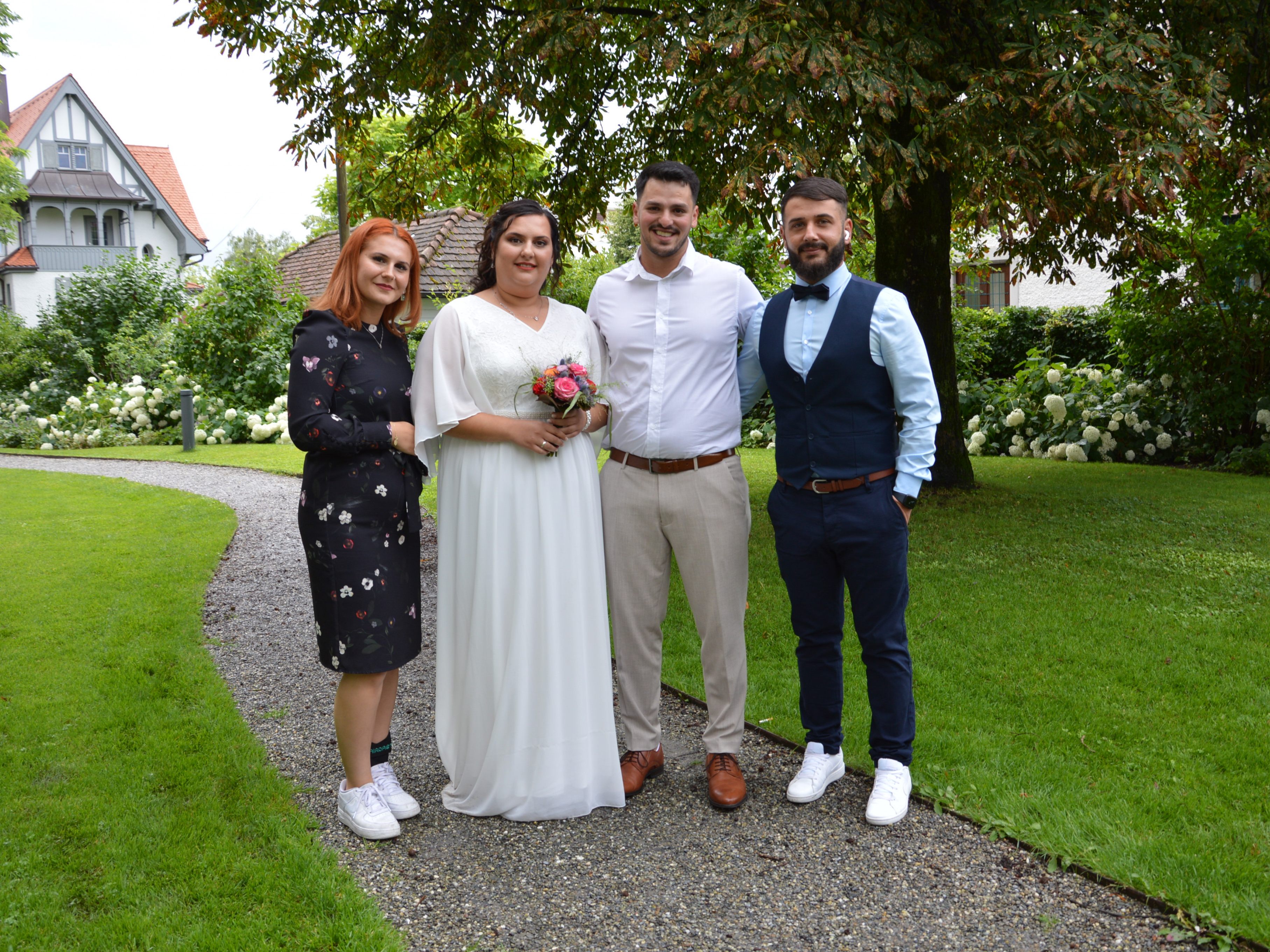 Nagihan Demiral und Bilal Üstün haben geheiratet. Nagihan Demiral und Bilal Üstün haben geheiratet.