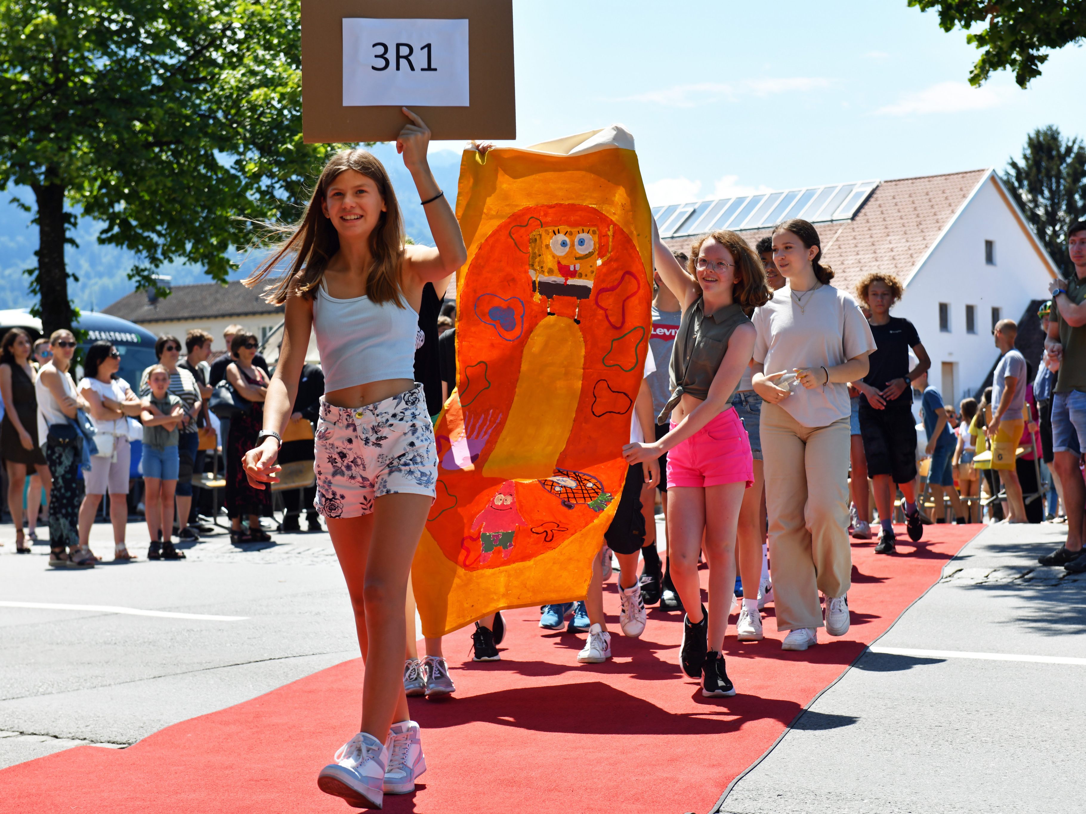 Zur Feier des Tages war für die Schüler ein roter Teppich ausgerollt worden.