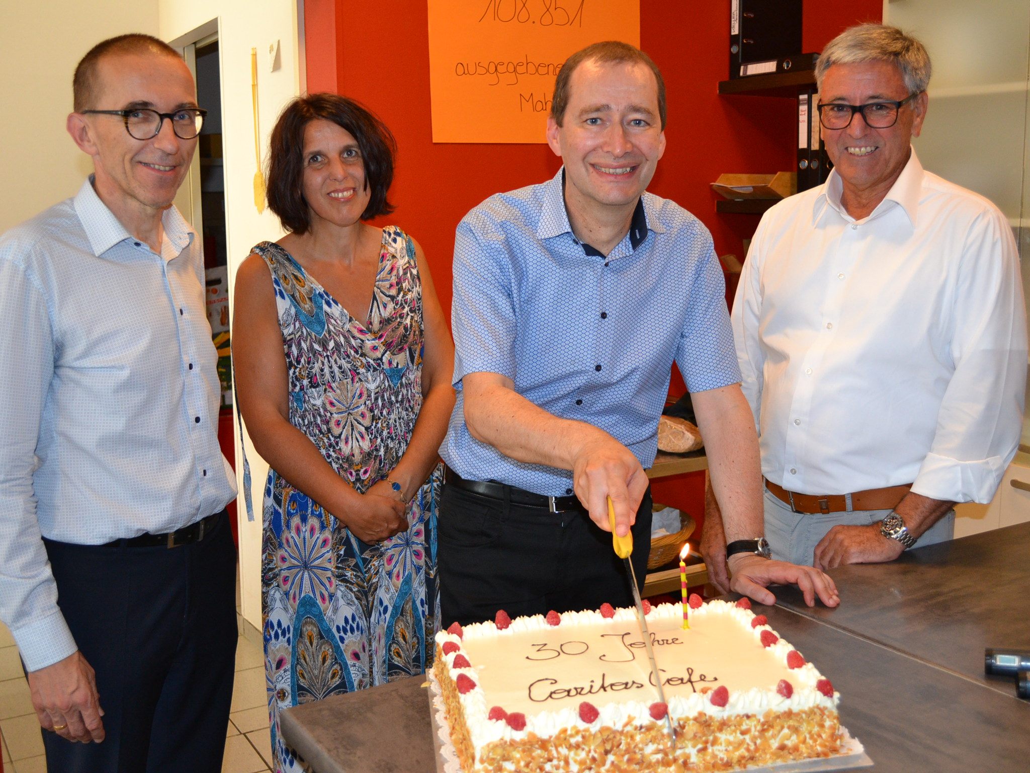 Eine Geburtstagstorte durfte zum Jubiläum nicht fehlen ... Eine Geburtstagstorte durfte zum Jubiläum nicht fehlen ...