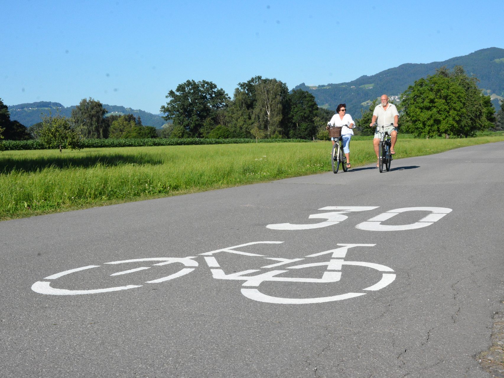 Seit vergangener Woche sind der Glaserweg und Zur Feldrast zur Fahrradstraßen umgestaltet worden. Seit vergangener Woche sind der Glaserweg und Zur Feldrast zur Fahrradstraßen umgestaltet worden.