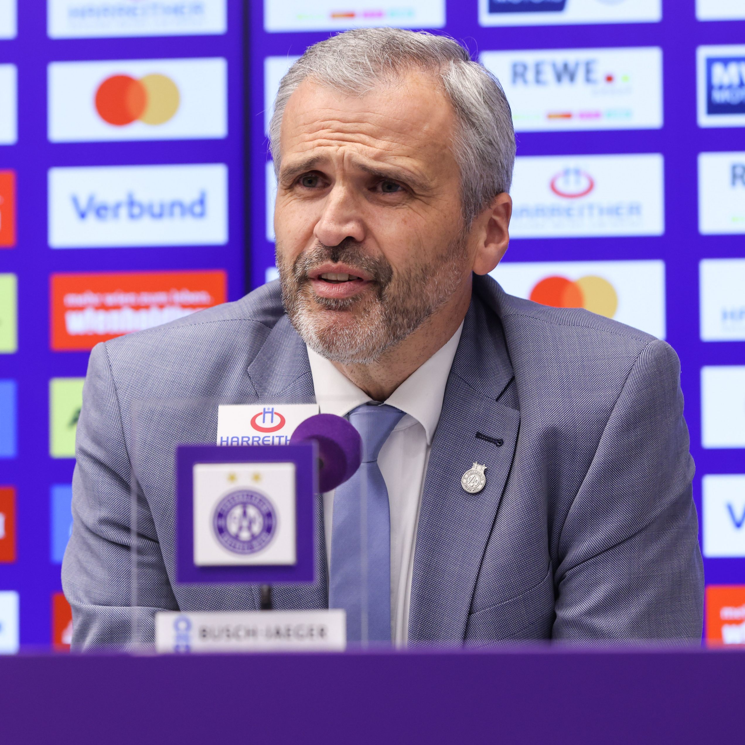 AG-Vorstand Gerhard Krisch berichtete , dass die Verbindlichkeiten der Wiener Austria verringert wurden.