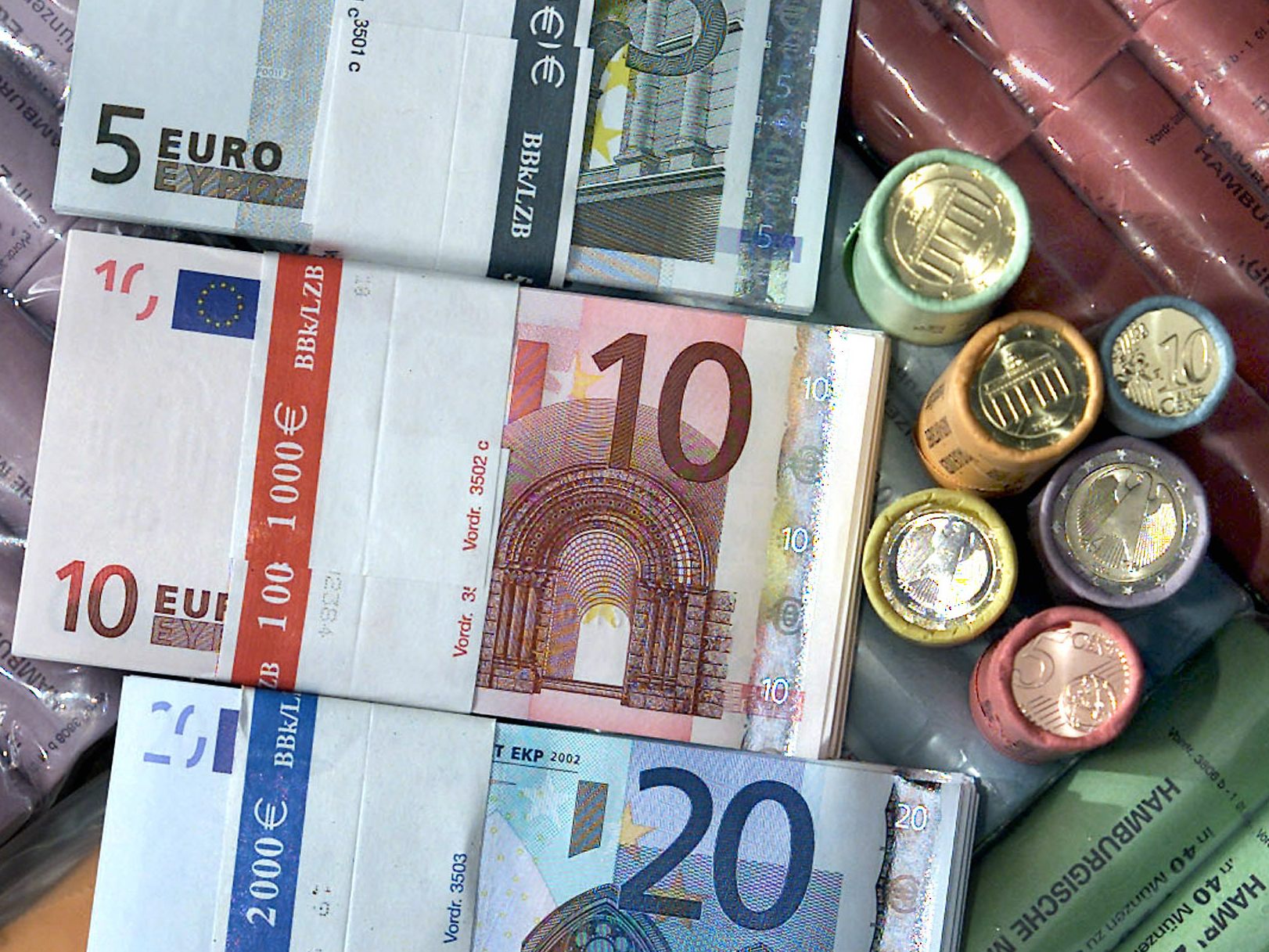 Eine Viertelmilliarde Euro weniger kosteten die Corona-Hilfen den Steuerzahlern dank Vorabkontrollen. Eine Viertelmilliarde Euro weniger kosteten die Corona-Hilfen den Steuerzahlern dank Vorabkontrollen.
