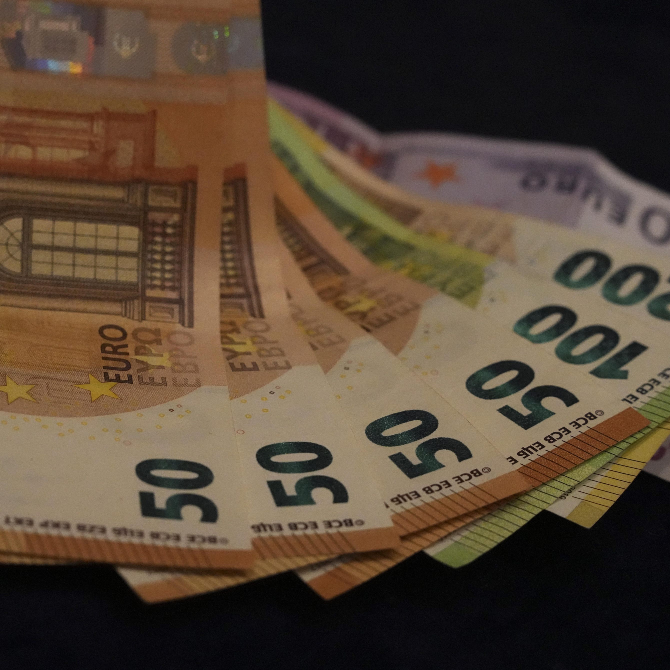 Die Regierung möchte nun auch kleinere Corona-Hilfen veröffentlichen.