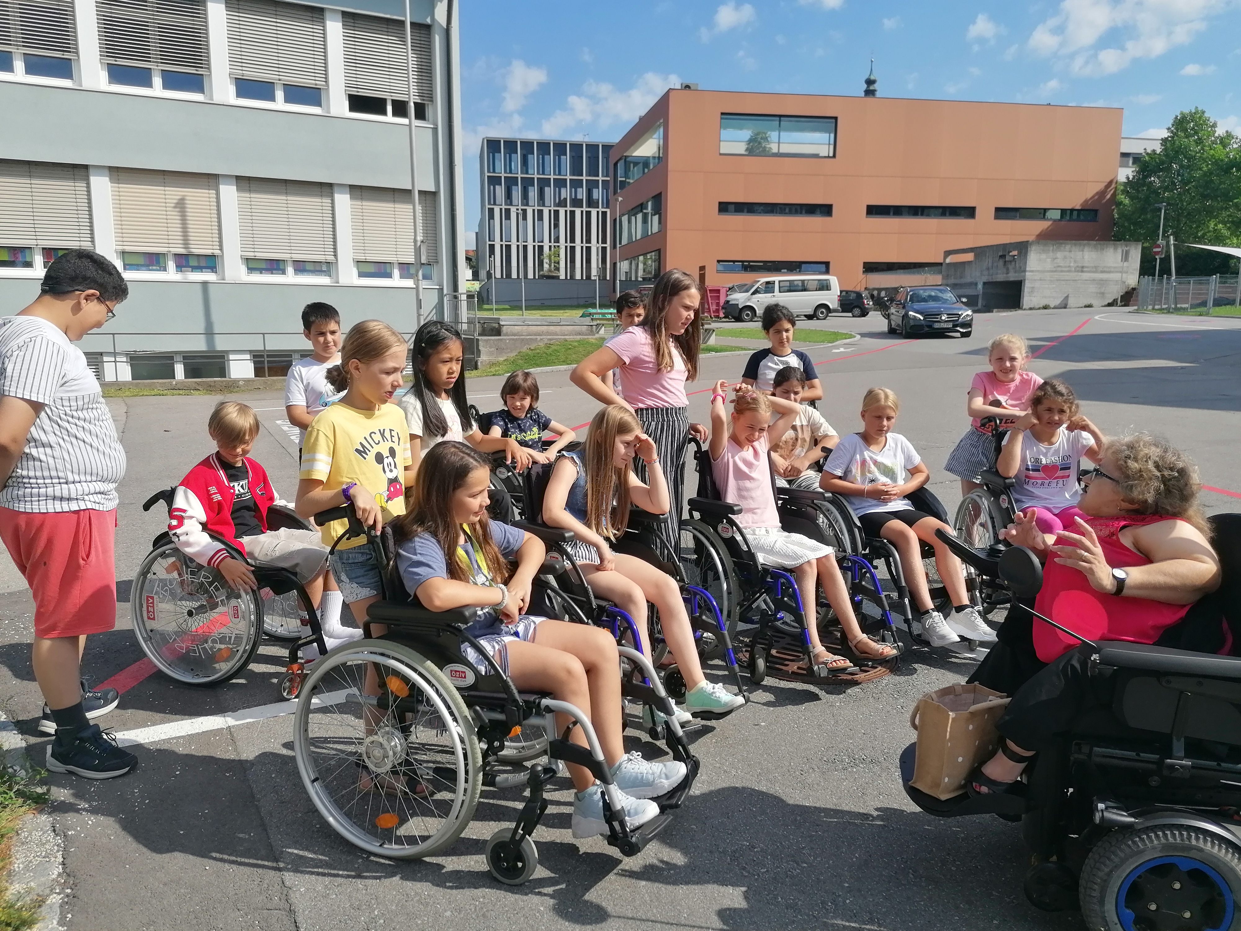 Rollstuhlsensibilisierung, Kinder, Ferienprogramm, Gruppenfoto
