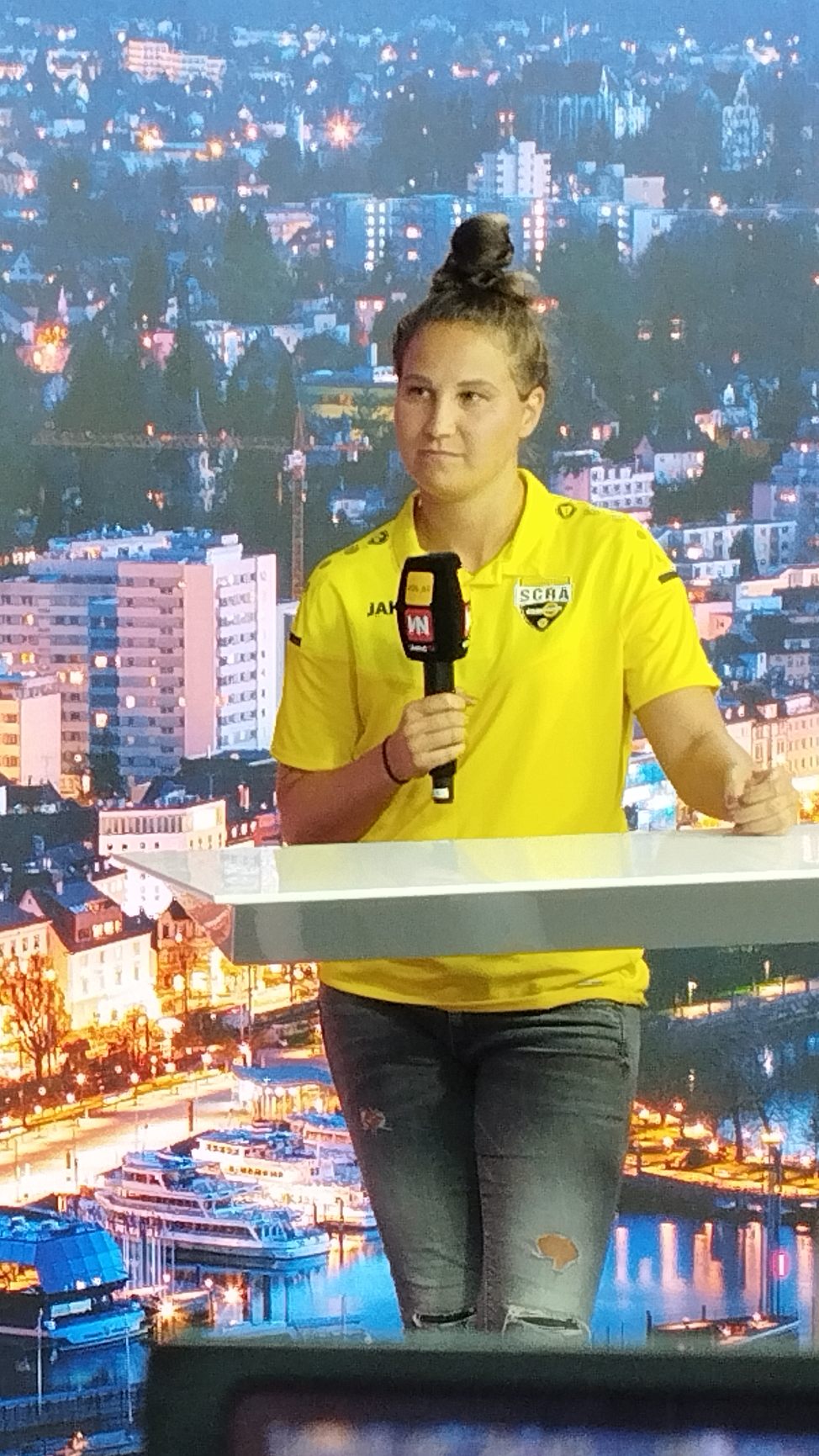 Sabrina Horvat drückt "ihrer" Mannschaft die Daumen.