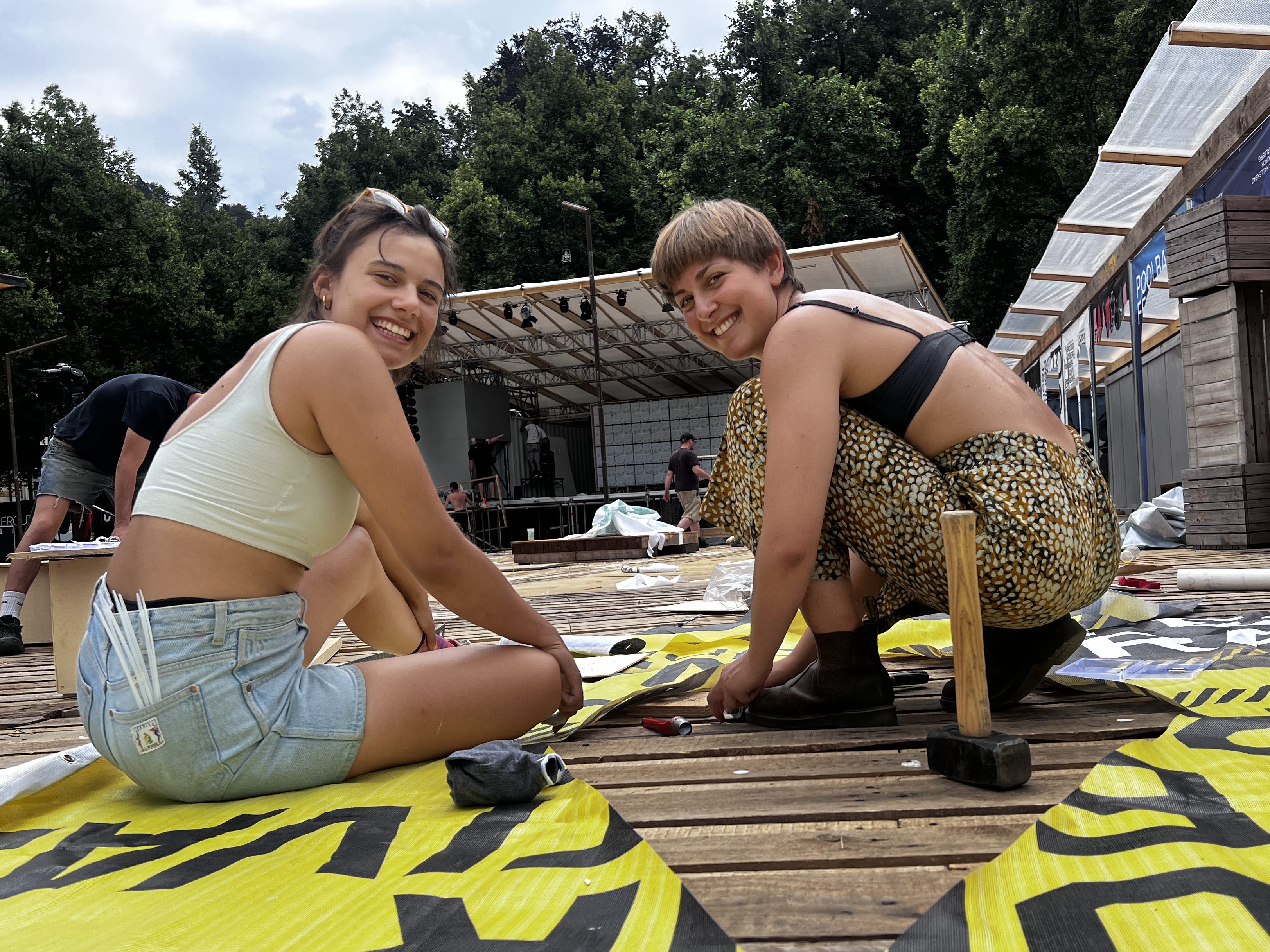 Letzter Schliff fürs Festival-Gelände bevor es am Abend los geht! Letzter Schliff fürs Festival-Gelände bevor es am Abend los geht!