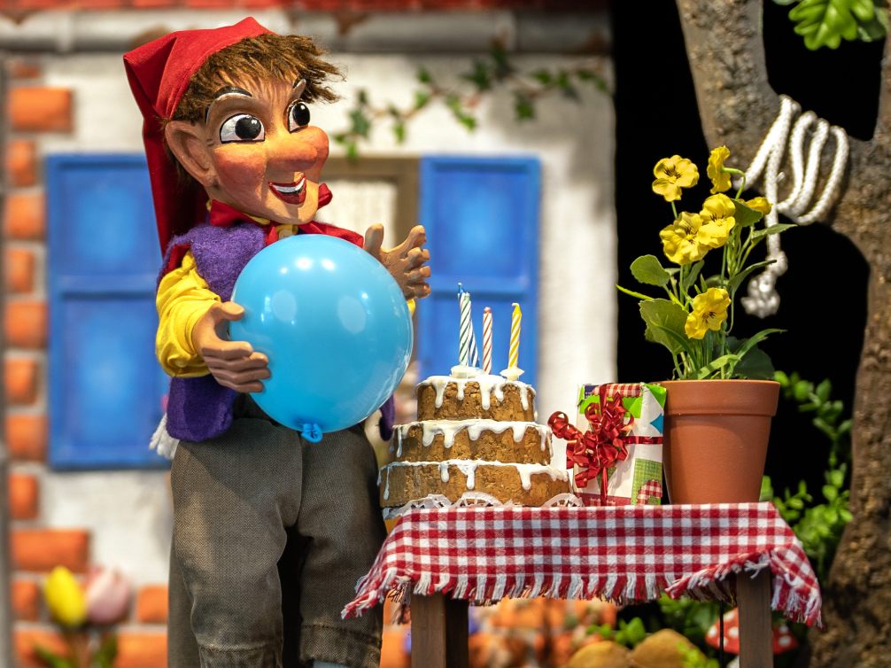 Kasperl & Clown Poppo sorgen für Spaß im Sommer im Westfield Donau Zentrum. Kasperl & Clown Poppo sorgen für Spaß im Sommer im Westfield Donau Zentrum.