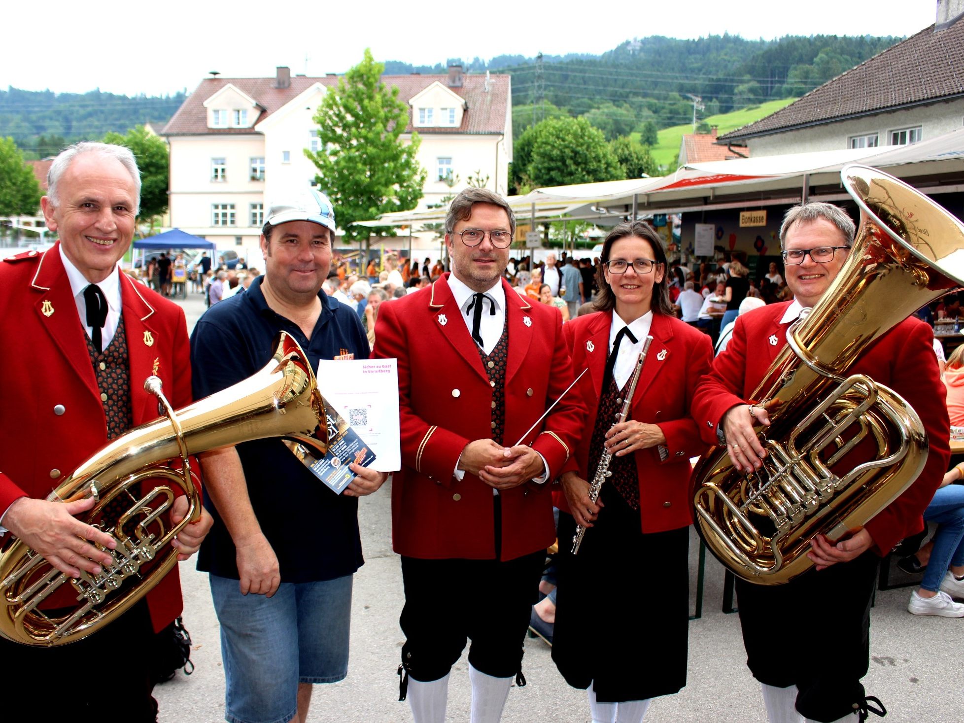 Das große Dorffest ist zurück! Ein Spitzenprogramm mit Party-Night, Festumzug, Unterhaltung pur und bester Bewirtung, der MV Lochau lädt zum traditionellen „Lochauer Dorffest 2022“ in der überdachten Open-Air-Arena im Schulhof.