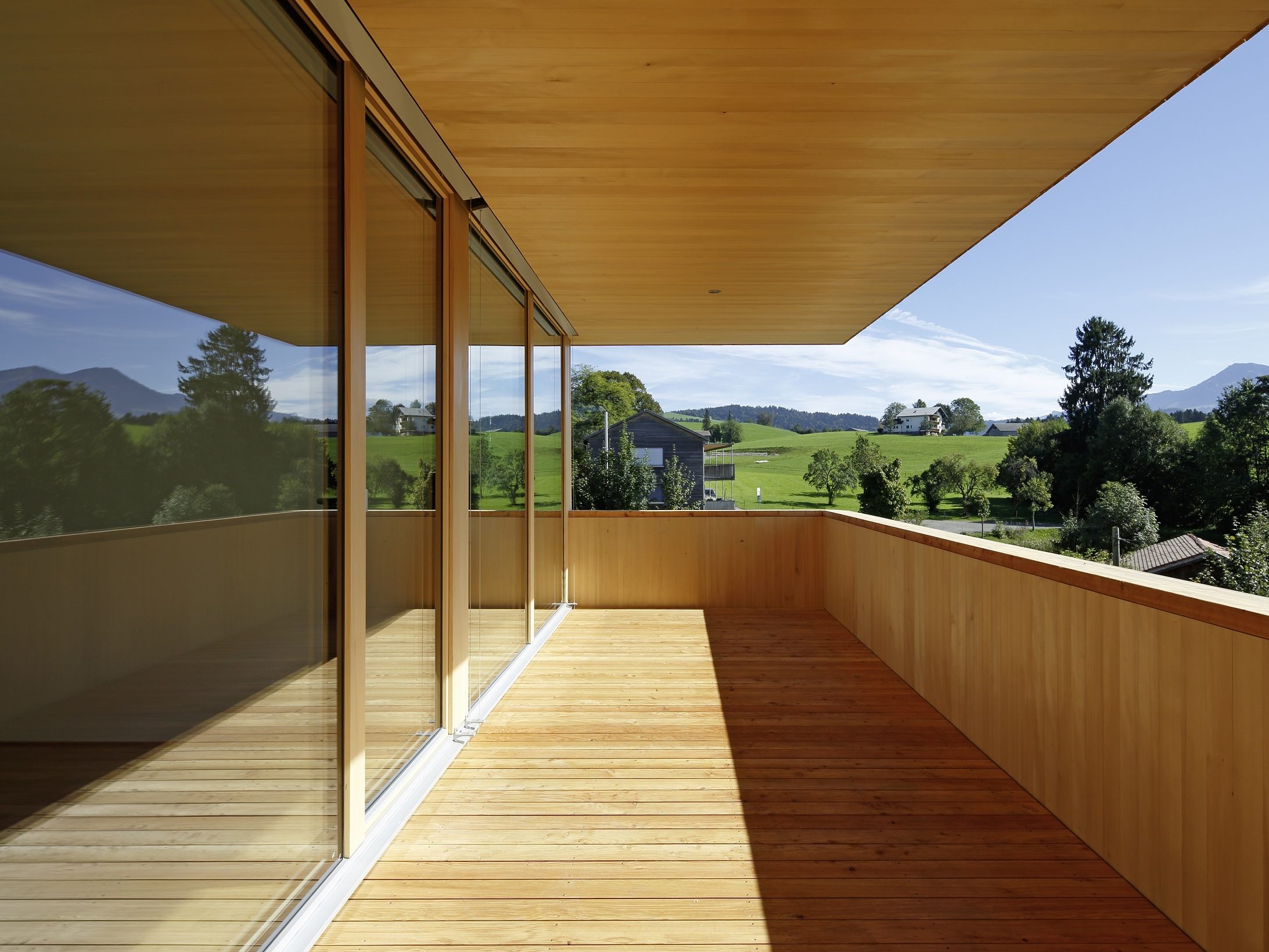 Das von Morscher Bauprojekte errichtete Passivhaus in Langenegg Unterstein zählt mit einem jährlichen Endenergieverbrauch für Heizung und Warmwasser von nur 9,9 kWh/m² zu den effizientesten wärmepumpenbeheizten Mehrfamilienhäusern Österreichs.