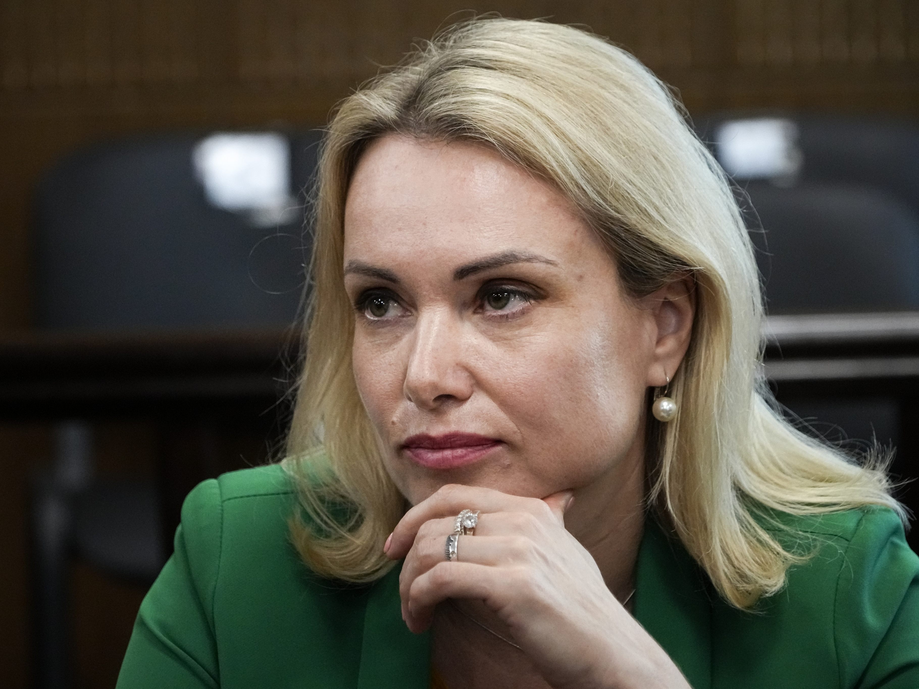 Staatliche Nachrichtenagentur: Marina Owsjannikowa wurde von einem Gericht in Russland zu einer Geldstrafe verurteilt. Staatliche Nachrichtenagentur: Marina Owsjannikowa wurde von einem Gericht in Russland zu einer Geldstrafe verurteilt.