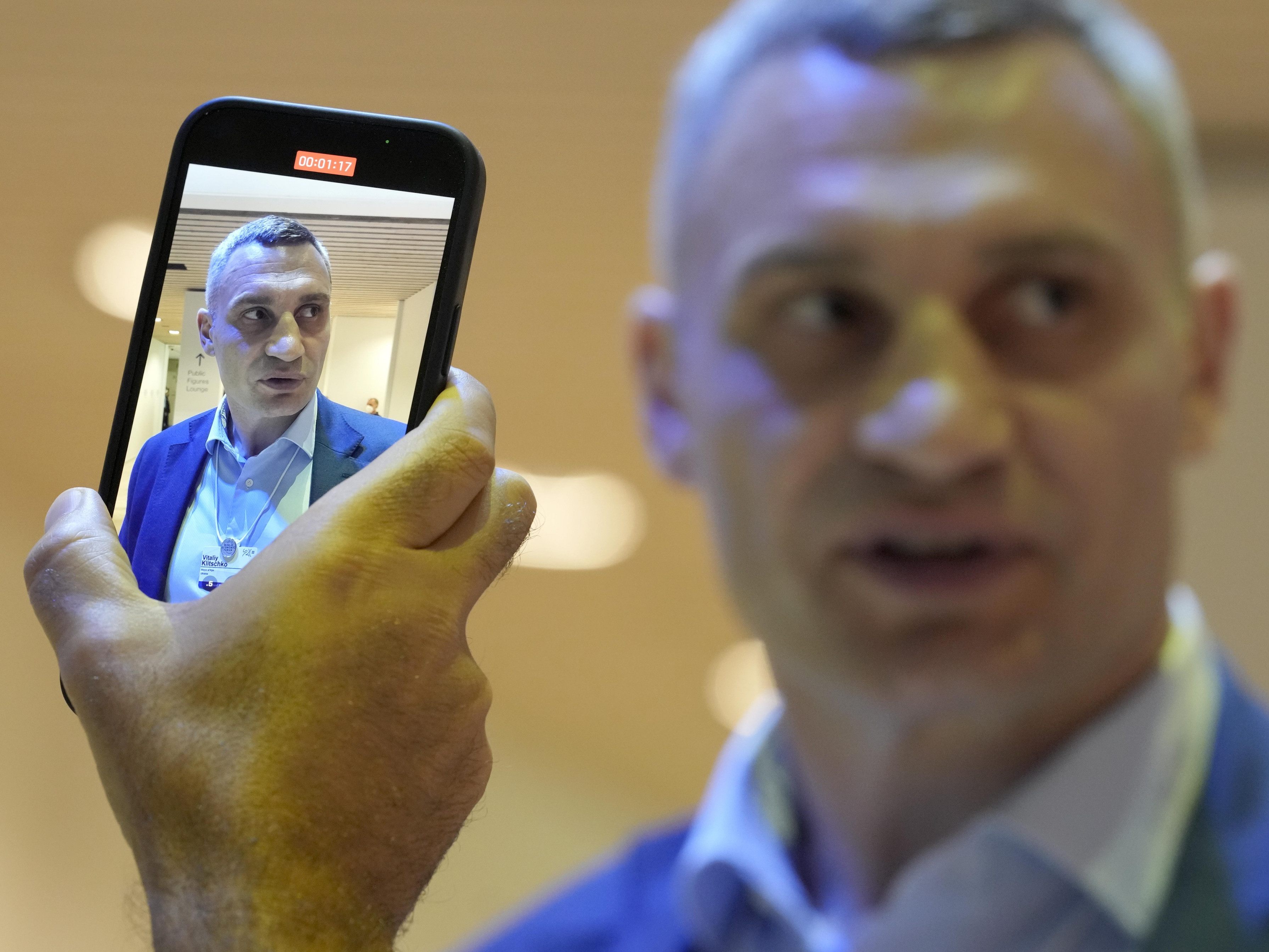 Kiews Bürgermeister Vitali Klitschko in Davos. Wiens Bürgermeister Michael Ludwig (SPÖ) hatte mit einem Fake-Klitschko telefoniert. Kiews Bürgermeister Vitali Klitschko in Davos. Wiens Bürgermeister Michael Ludwig (SPÖ) hatte mit einem Fake-Klitschko telefoniert.