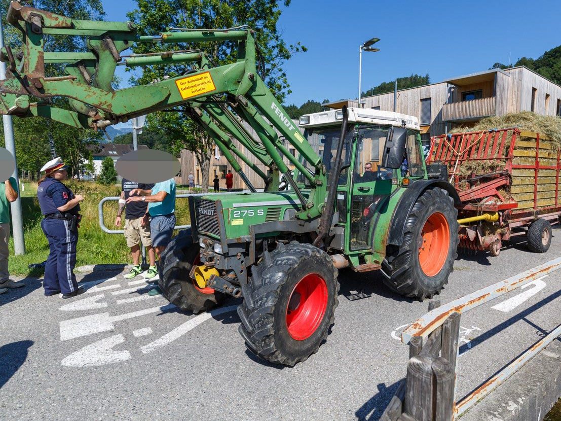 Eine 80-Jährige wurde bei dem Unfall schwer verletzt.