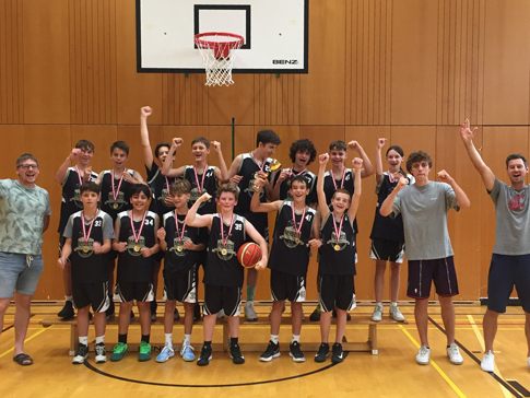 Die Feldkircher U14-Mannschaft holte sich den Vorarlberger Meistertitel im Basketball. Die Feldkircher U14-Mannschaft holte sich den Vorarlberger Meistertitel im Basketball.