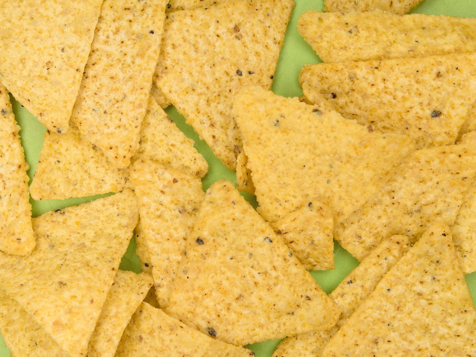 Alnatura ruf zwei Sorten Mais-Chips zurück.