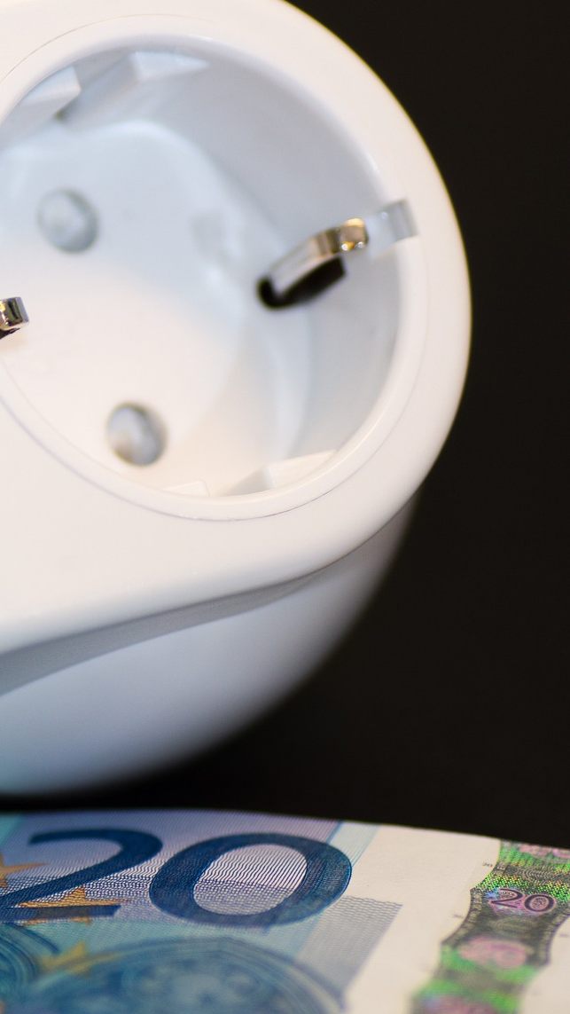 Hier erfahren Sie Tipps, wie Sie ganz einfach im Haushalt Strom sparen können.