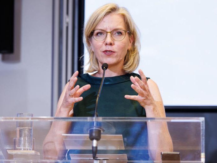 Energieministerin Leonore Gewessler spricht zum Thema "Mehr Tempo für die Energiewende" am Montag um 11 Uhr im Live-Stream.