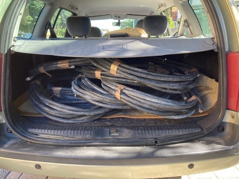 Ein Mann soll mehrere Tonnen an Kupferkabel gestohlen und weiterverkauft haben.