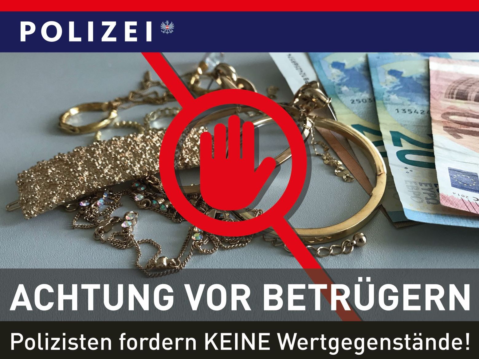 Falsche Polizisten nahmen einer 66-Jährigen Wertgegenstände und Bargeld ab.