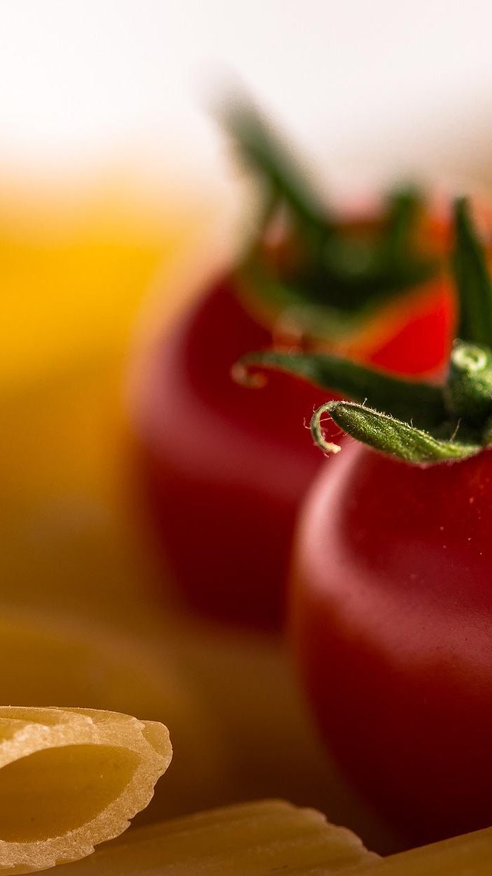 Laut AK-Teuerungs-Check haben sich die Preise für Penne-Nudeln und Tomaten stark erhöht.