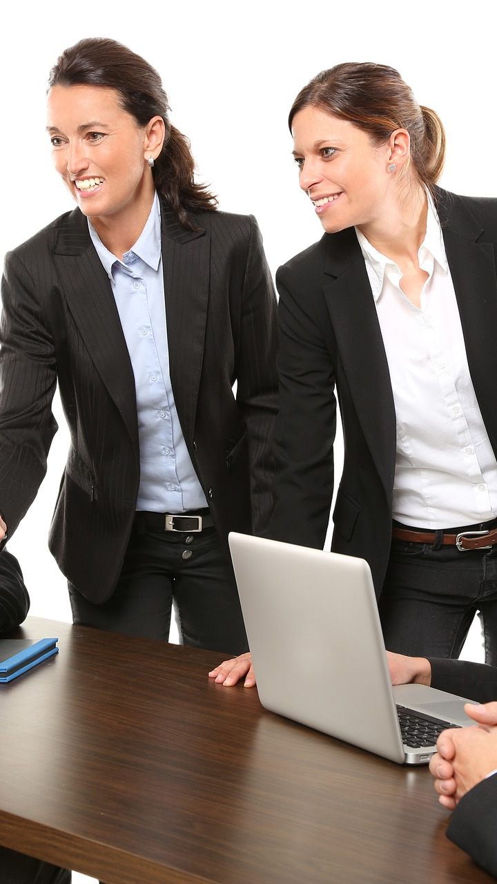 Frauen im Vorstand haben handfest wirtschaftliche Vorteile für Unternehmen.